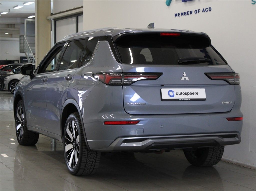 Mitsubishi Outlander, 2,4 PHEV AWD Instyle 12tkm. - fotka 3