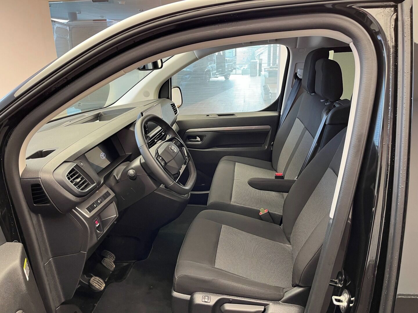 Toyota Proace Verso, L2 - 2.0L Diesel - 6 MT - fotka 5