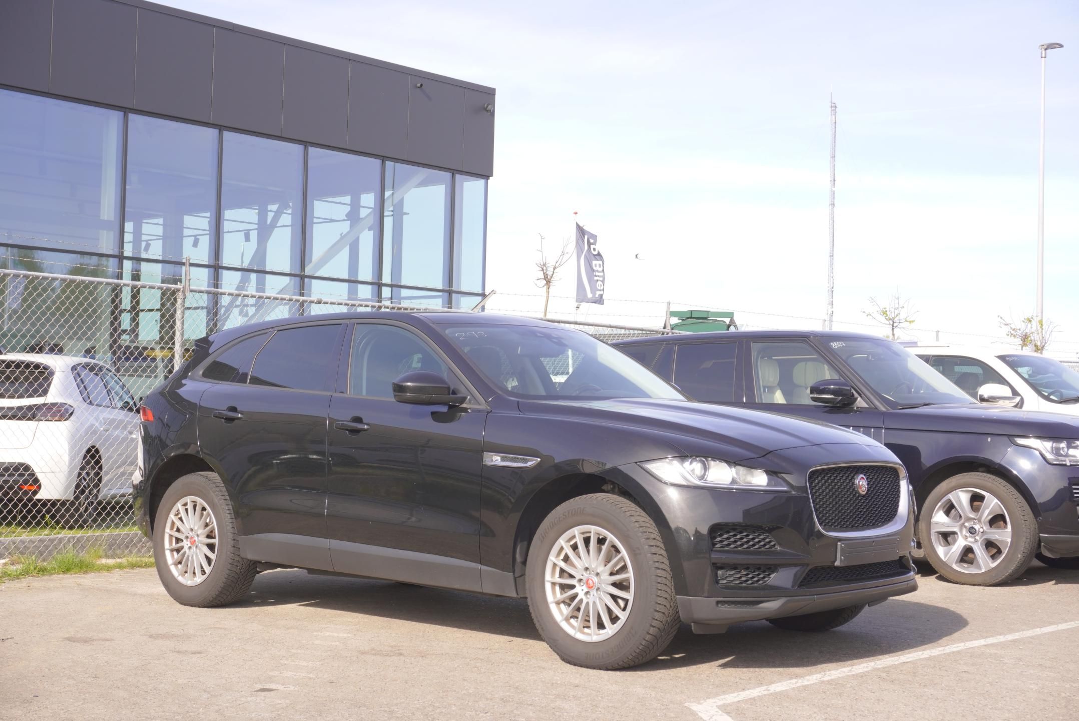 Jaguar F-Pace, 2.0 25T 184kW - fotka 3