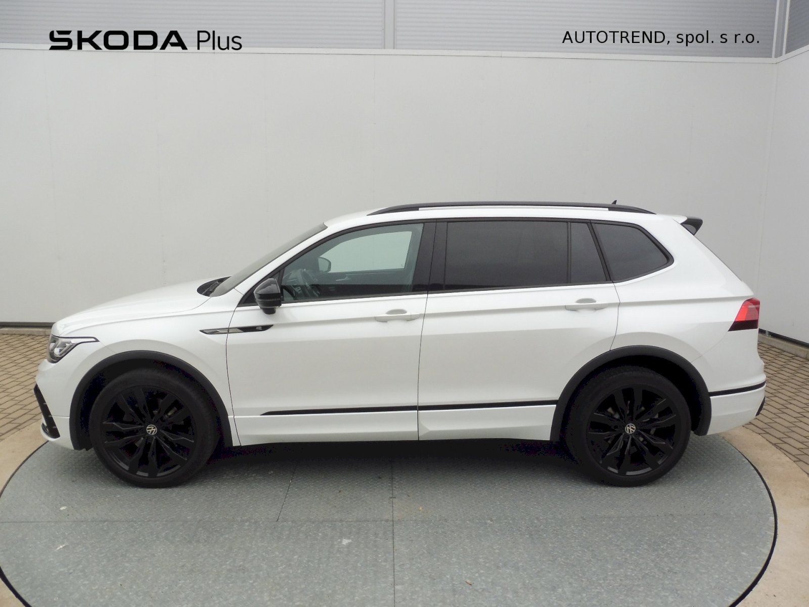 Volkswagen Tiguan, R-Line 2,0 TSI 140kW DSG 4MOTI - fotka 3
