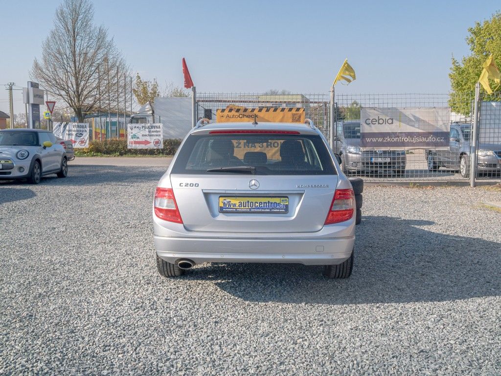 Mercedes-Benz Třídy C, 200 135KW mat – NAVIGACE - fotka 6