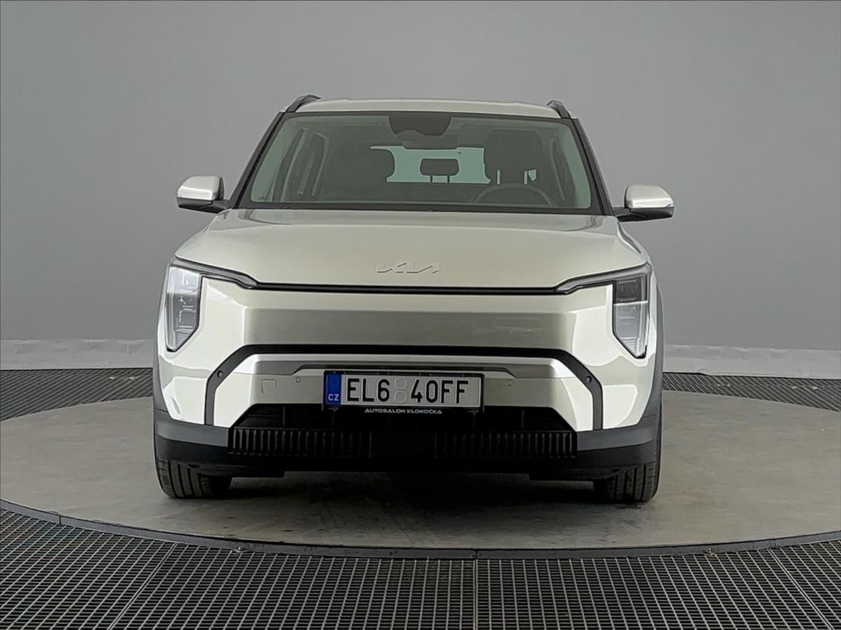 Kia EV3, AIR 81,4 kWh,150 kW - fotka 4