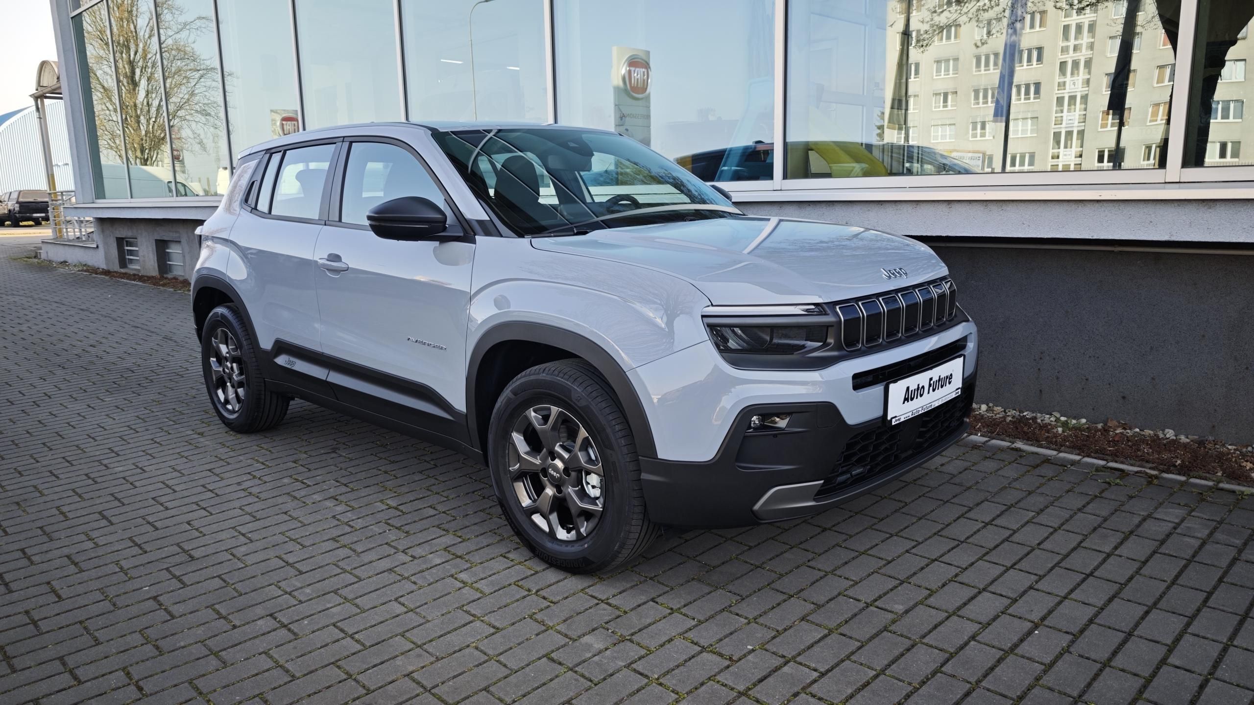 Jeep Avenger, Longitude 1,2 100PS manuál