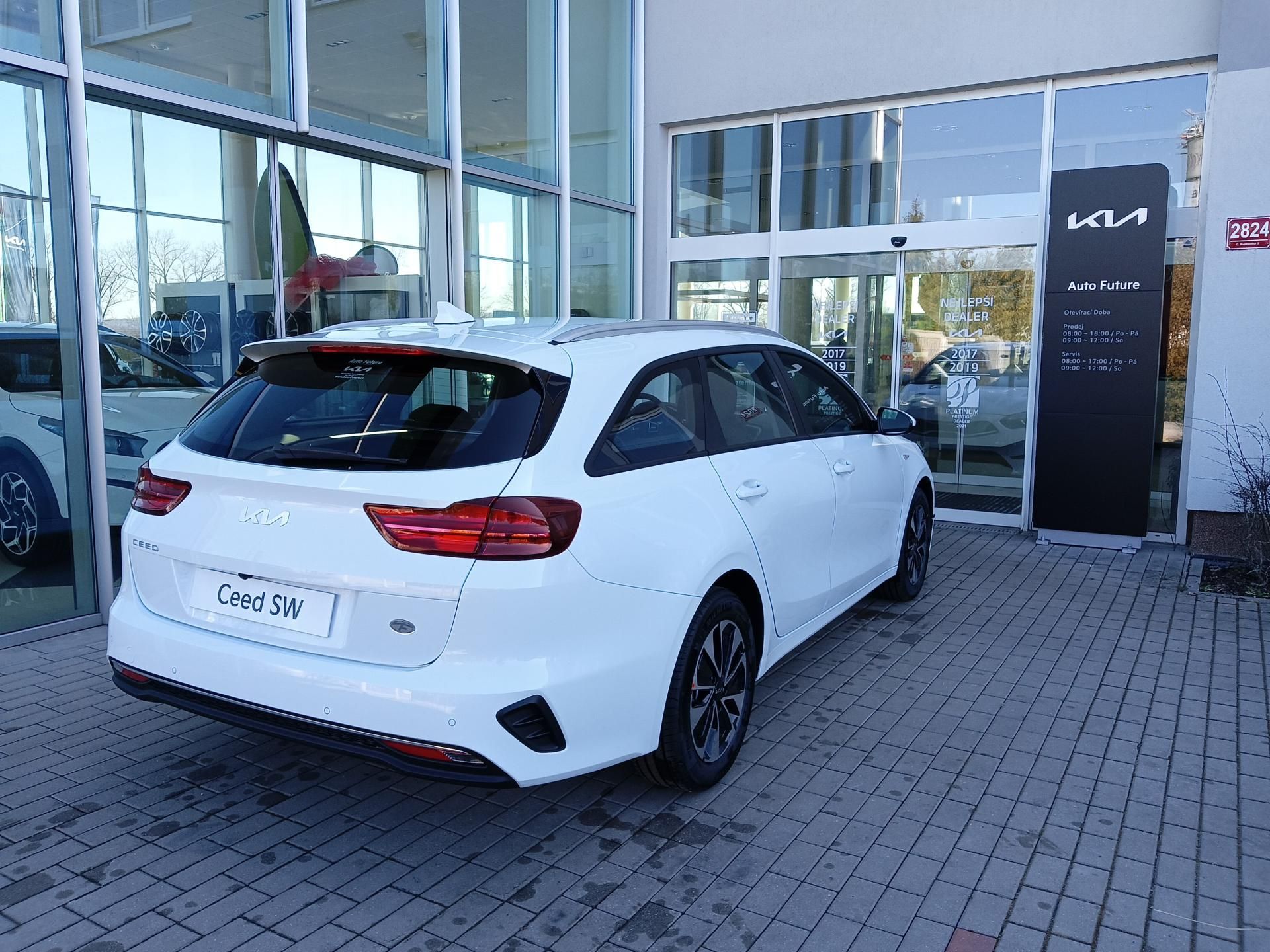 Kia Cee´d SW, 1.5 T-GDi 7DCT SPIN - fotka 2