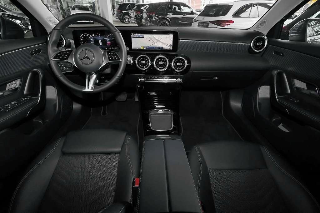 Mercedes-Benz Třídy A, 180 Progressive*MBUX*Kamera* - fotka 3