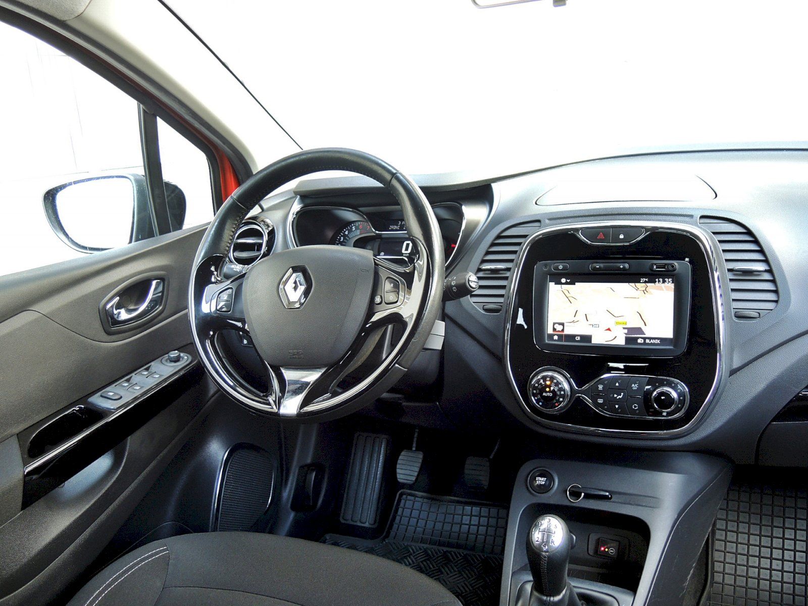 Renault Captur, 0.9i 66kW - fotka 5
