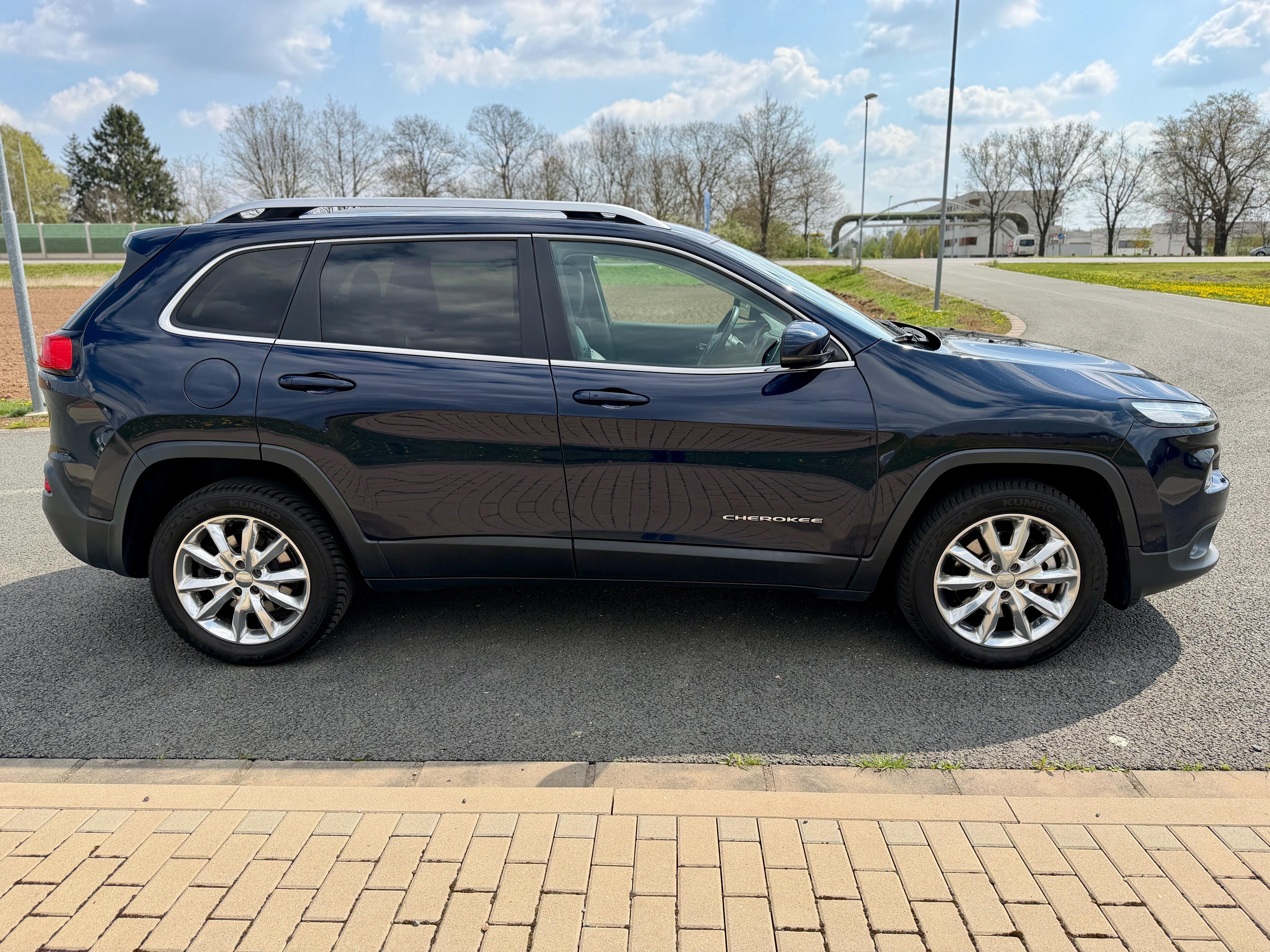 Jeep Cherokee, 2.0 M-JET 4X4 LIMITED NAV KŮŽE - fotka 6