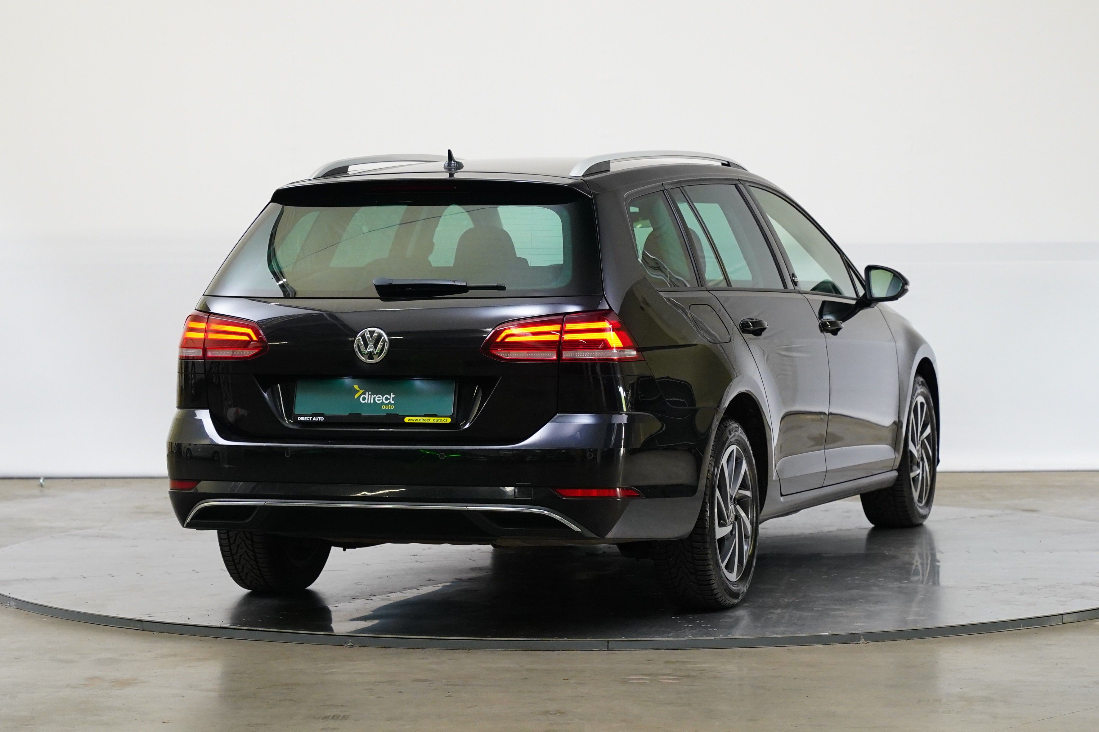 Volkswagen Golf, 1.6 TDI 85 kW Sound - fotka 2