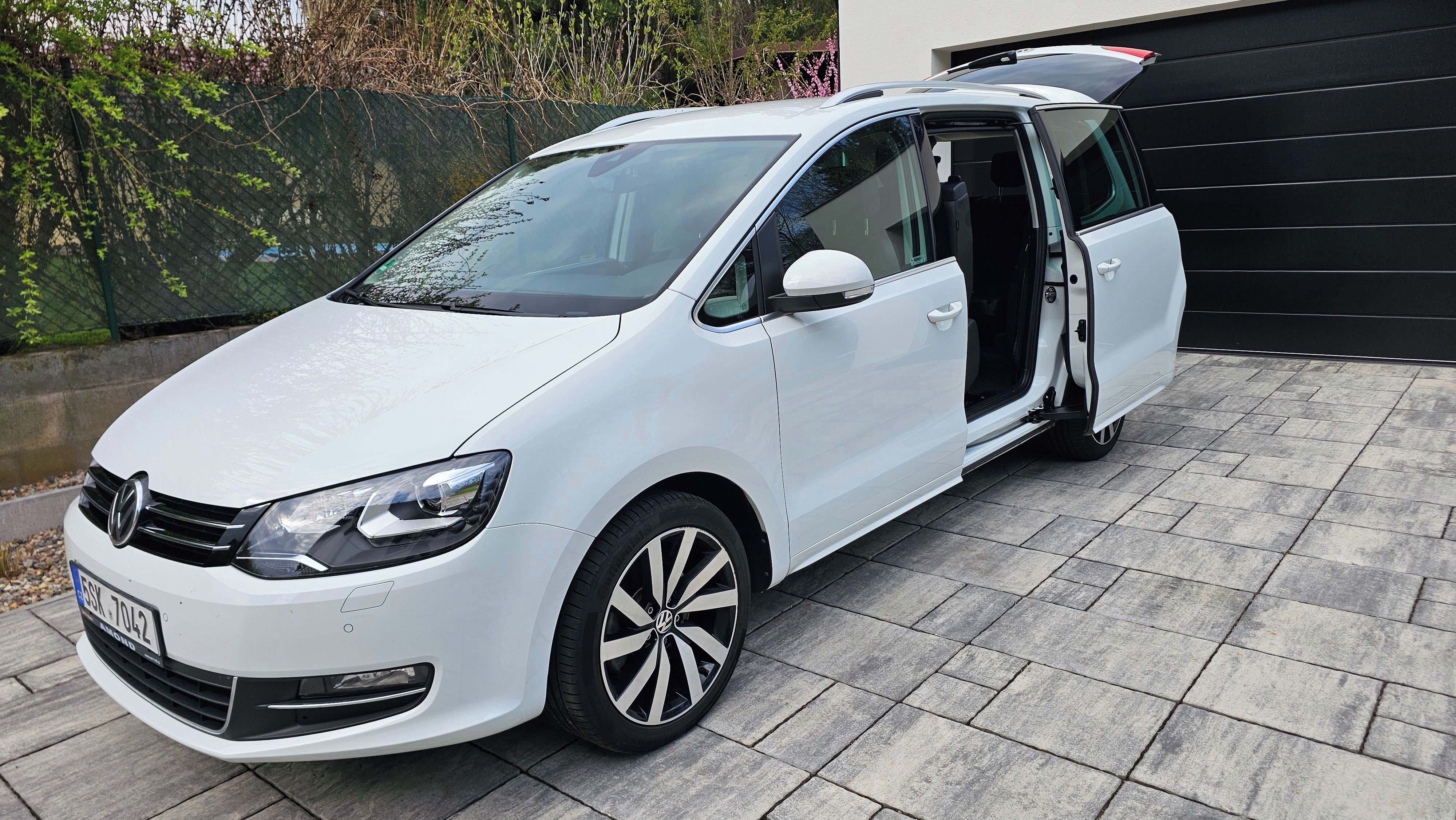 Volkswagen Sharan, 7 míst, 1.maj, ČR, nebouraný - fotka 4