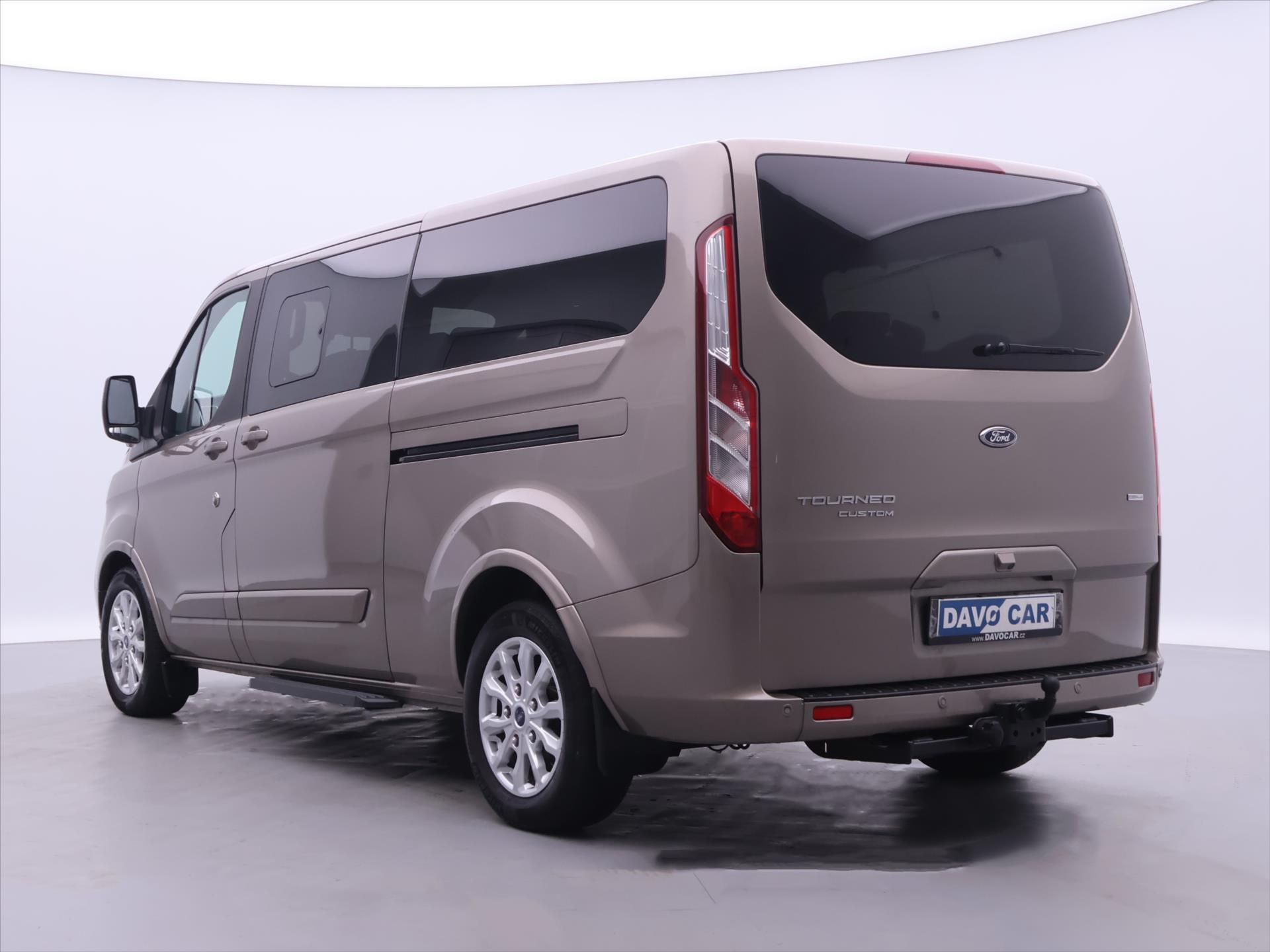 Ford Tourneo Custom, 2,0 TDCI 136kW CZ Titanium L2 - fotka 5