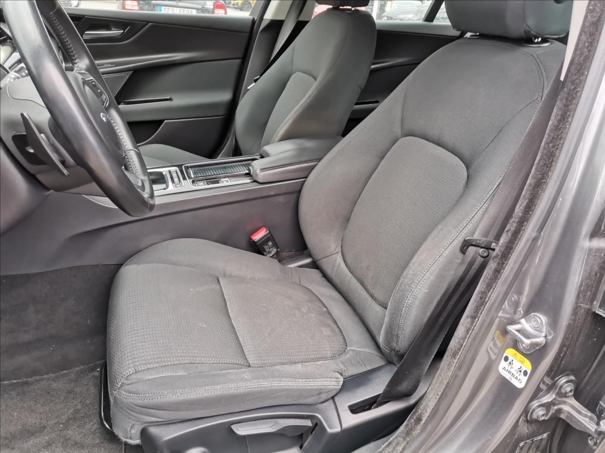 Jaguar XE, 2,0 Pobočka Kolín - fotka 6