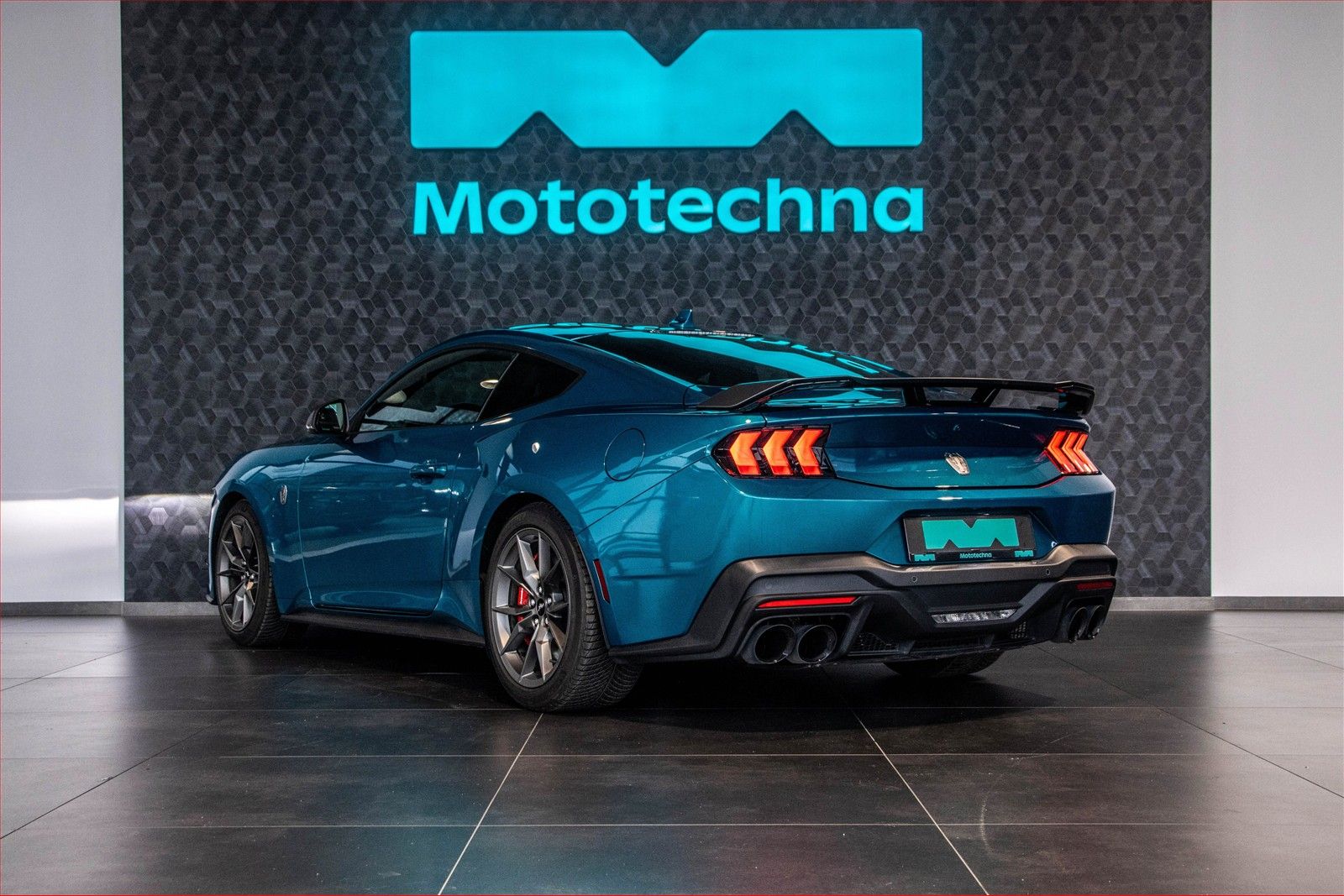 Ford Mustang, Dark Horse - fotka 3