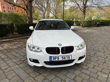 330d xDrive M paket • TOP stav