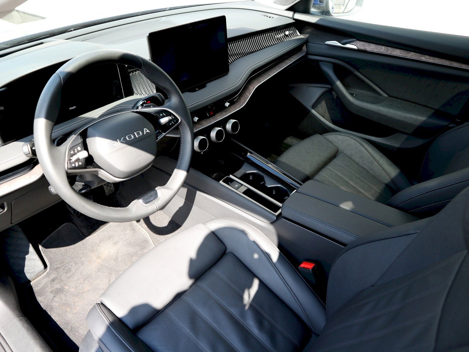 Škoda Superb, TSI 4x4 2.0/195kW DSG L&K - fotka 6