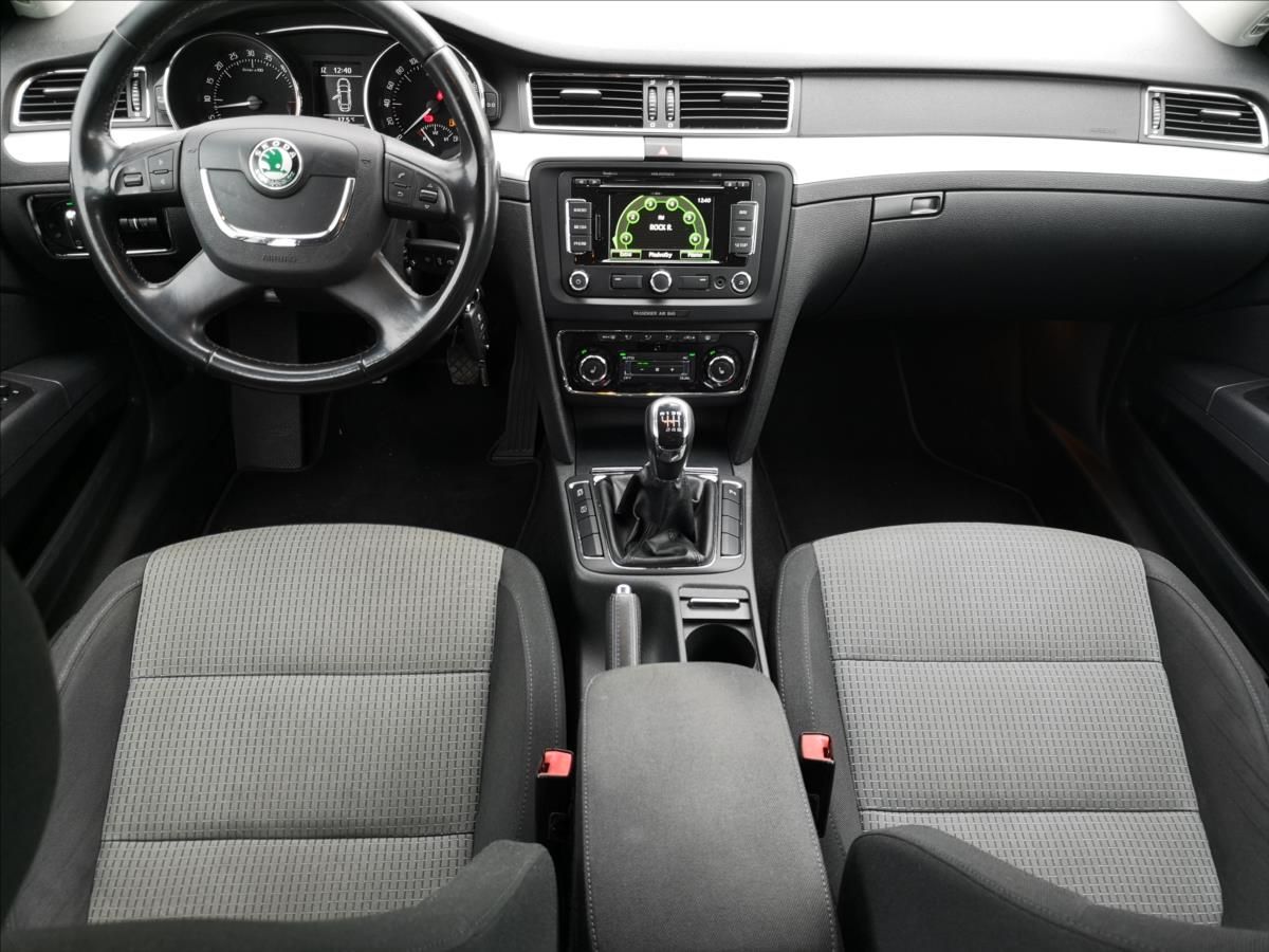 Škoda Superb, 2,0 TDi pravidelný servis, TOP - fotka 3