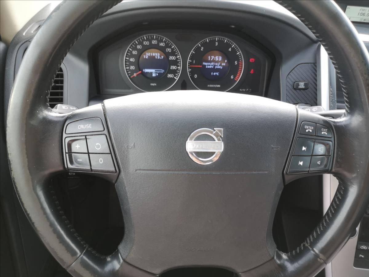 Volvo XC60, 2,4 4x4 - fotka 4