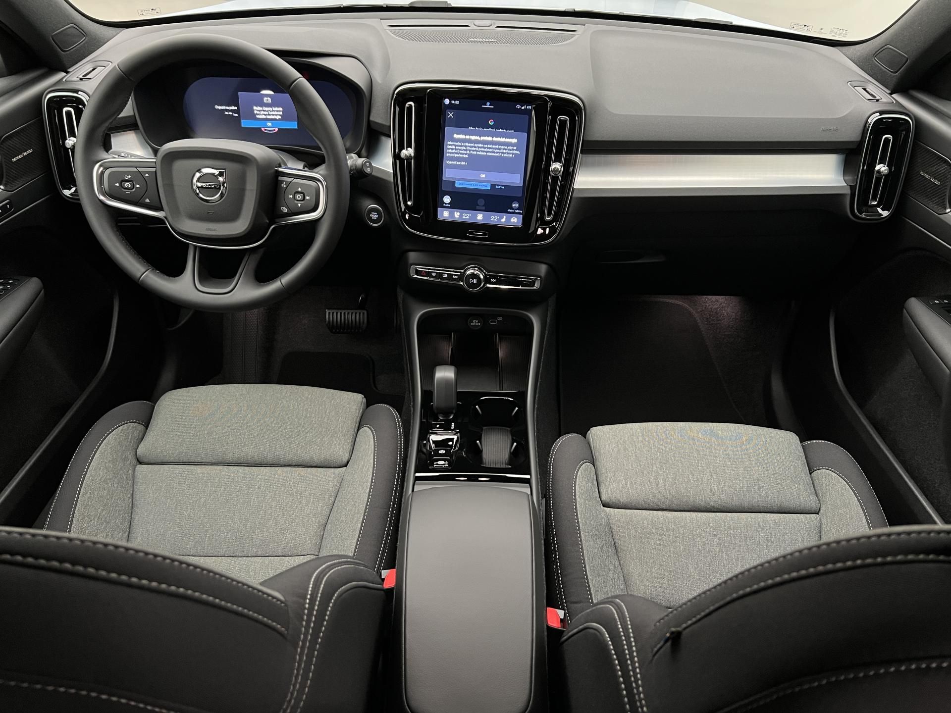 Volvo XC40, B4 PLUS BLACK EDITION AUT - fotka 2