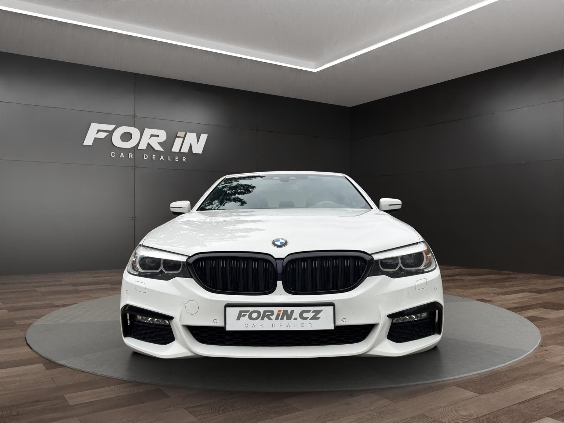 BMW Řada 5, 530 M-SPORT 195KW - fotka 2