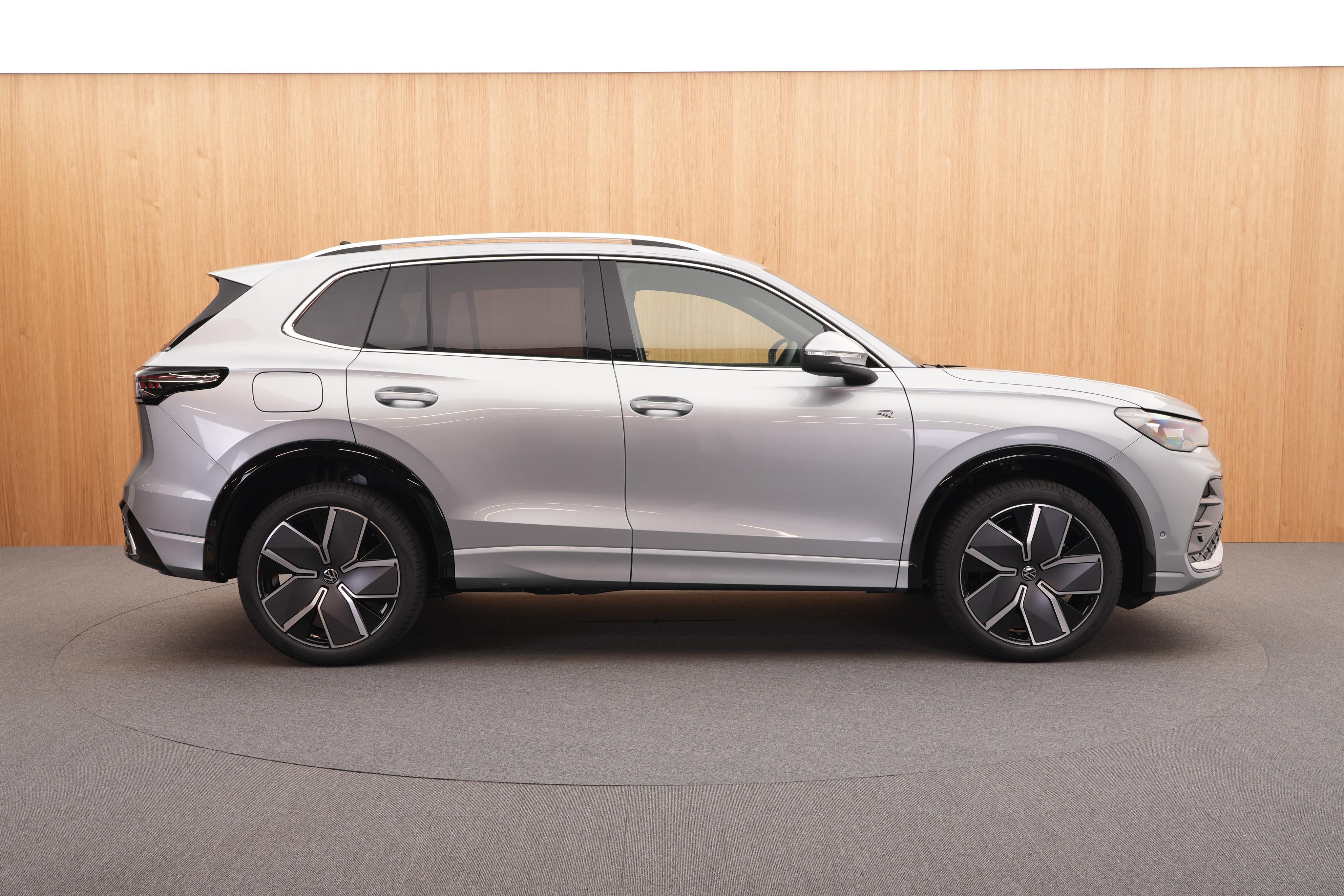 Volkswagen Tiguan, R-Line People 2.0 TSI 4x4 DSG - fotka 5
