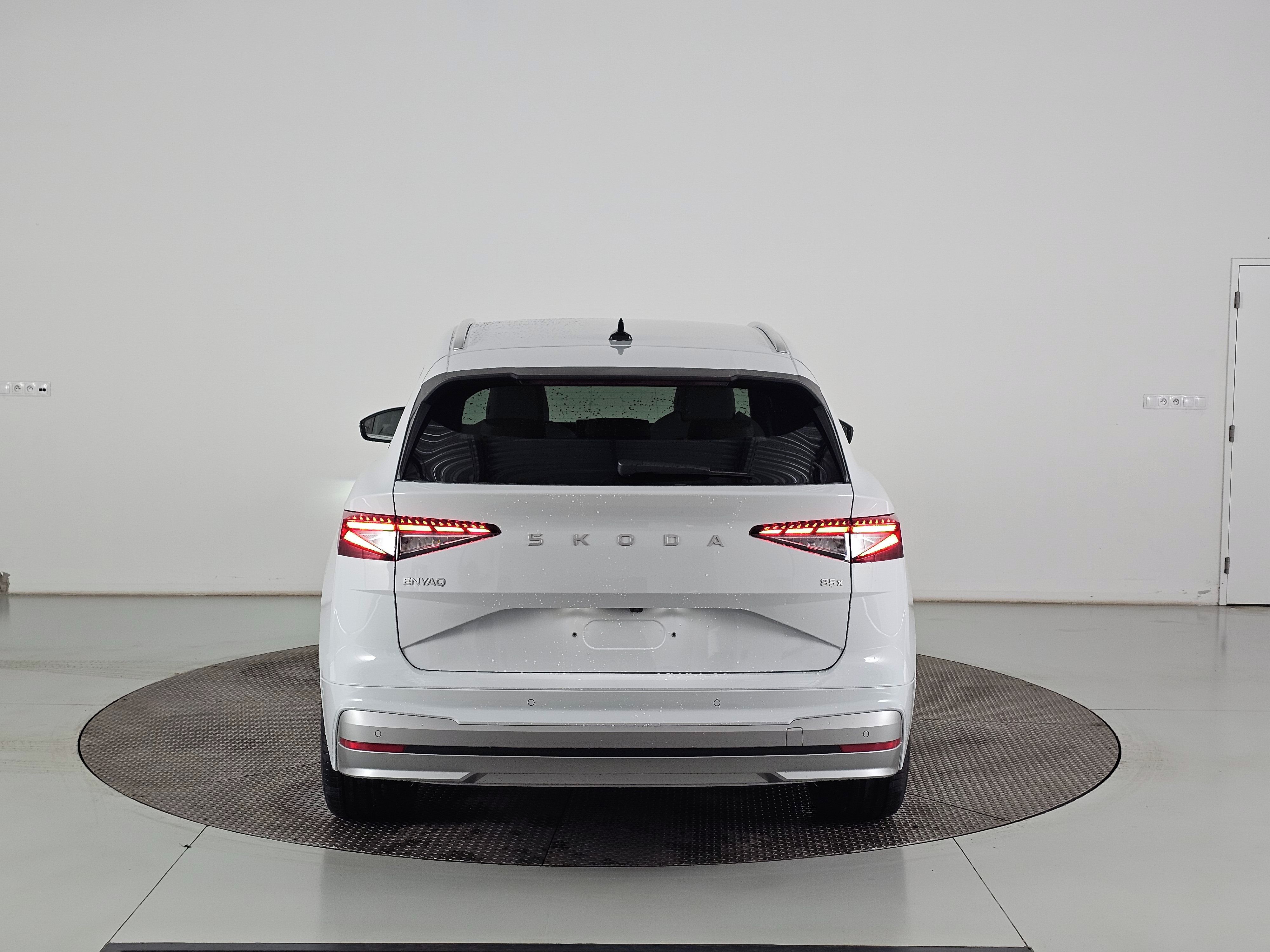 Škoda Enyaq, L&K 85x 82 kWh 210 kW - fotka 6