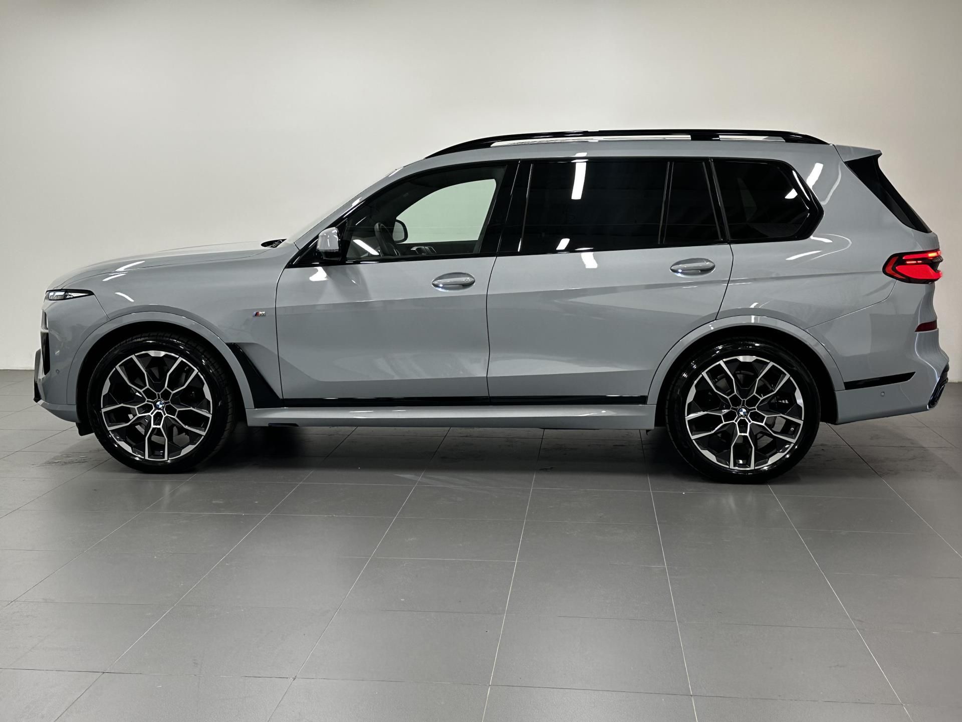 BMW X7, X7 xDrive 40d - fotka 3