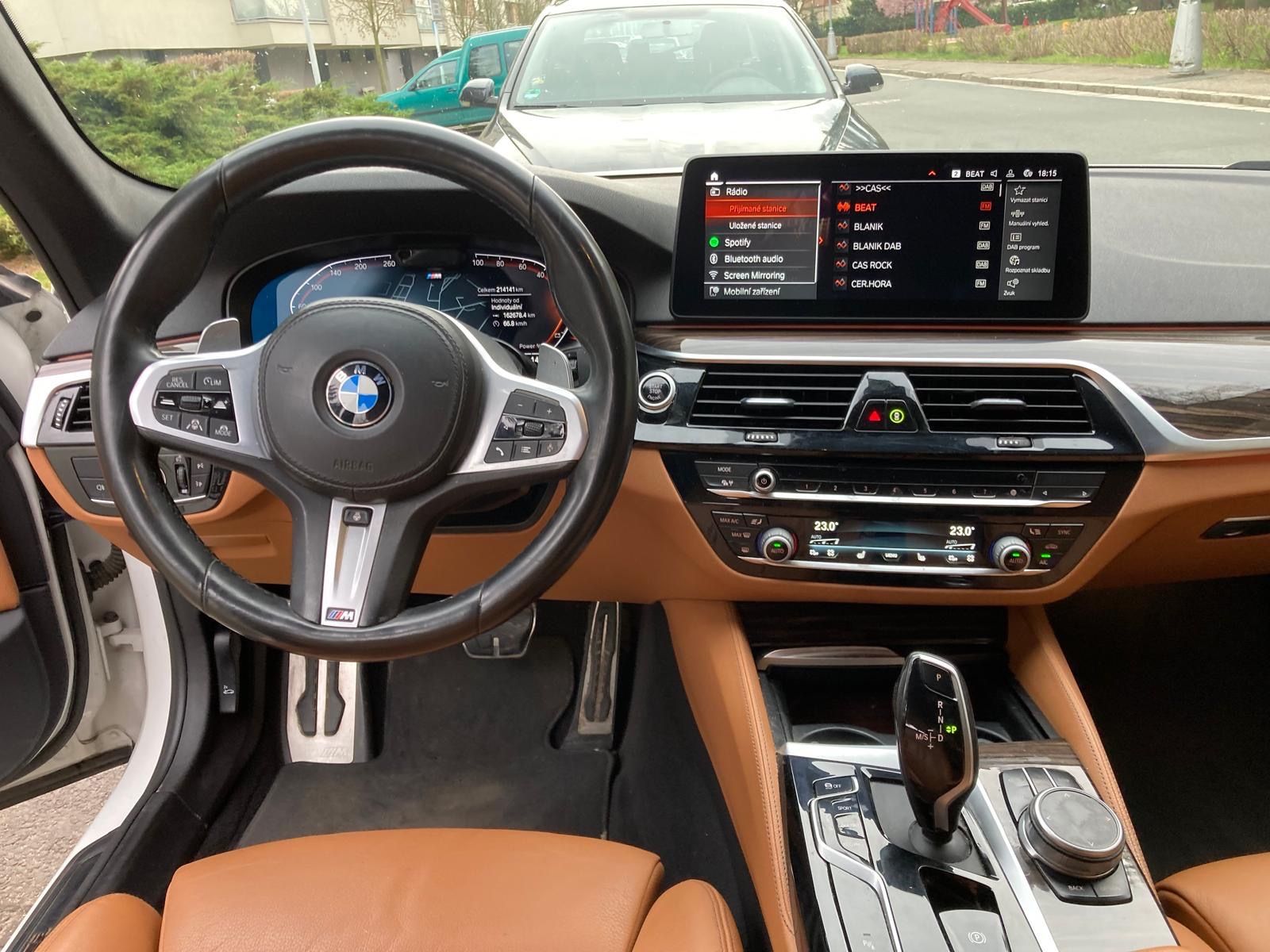 BMW Řada 5, 530 xd Touring - fotka 3