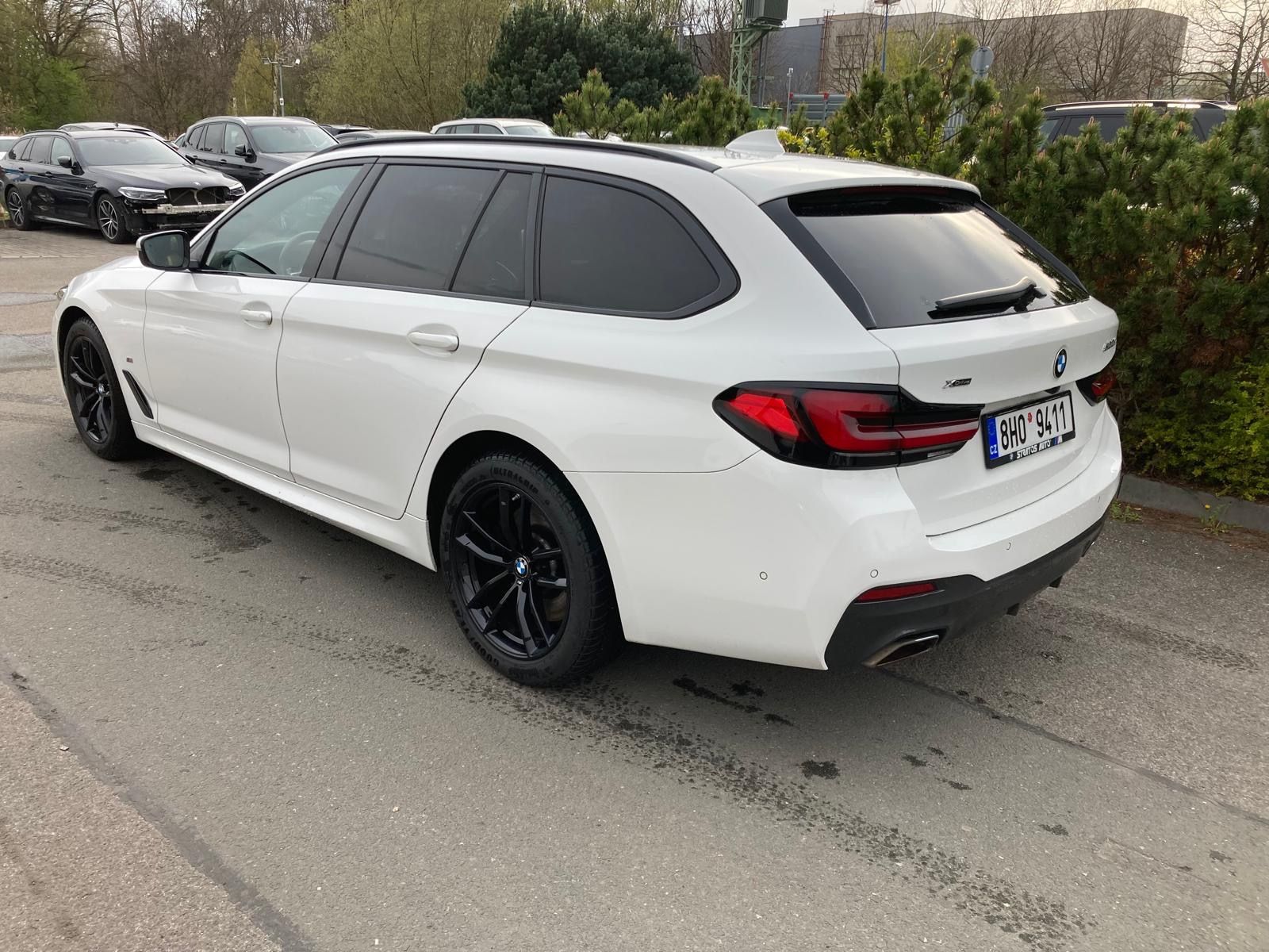 BMW Řada 5, 530 xd Touring - fotka 2