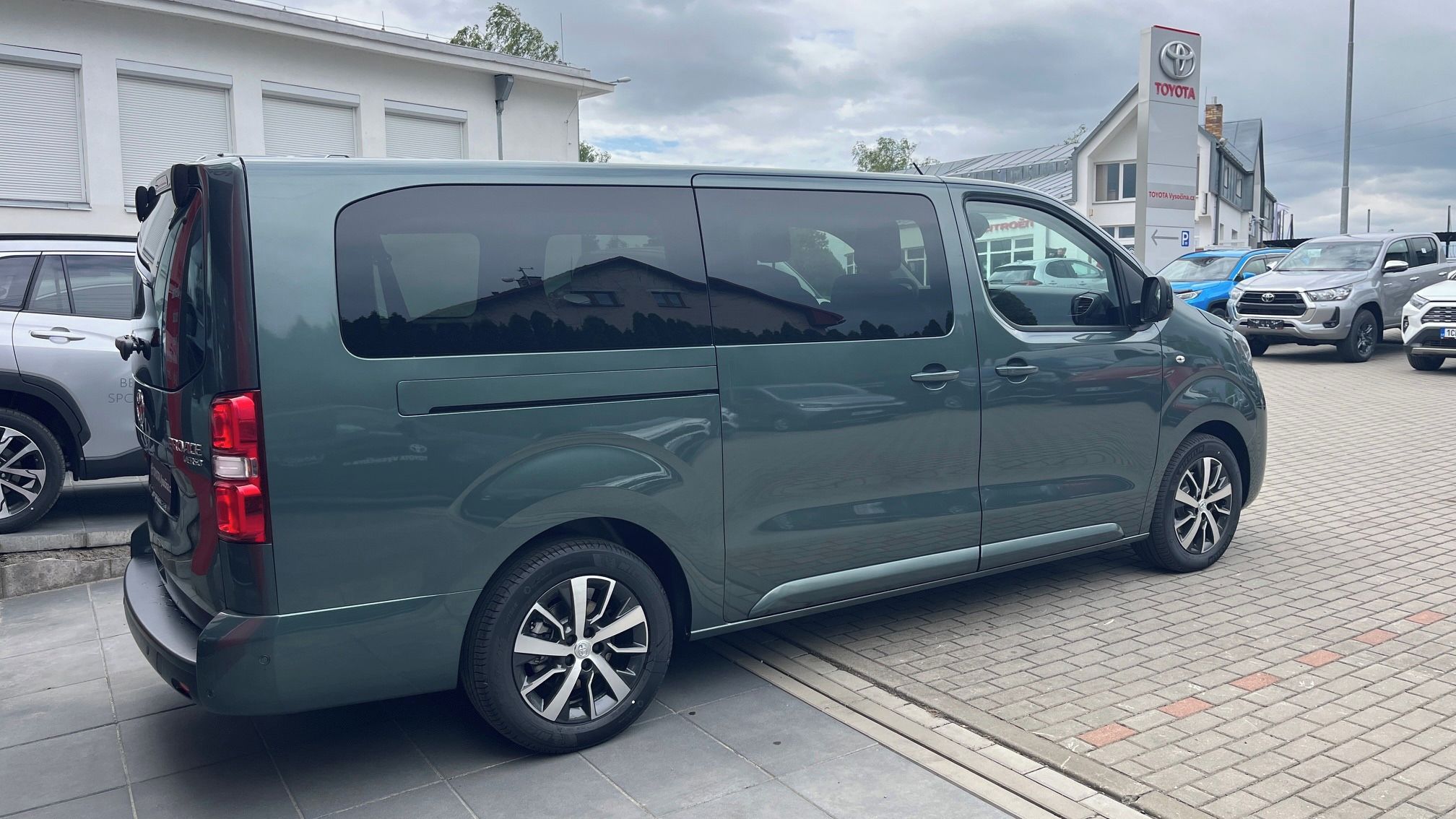 Toyota Proace Verso, L2 2,2D 180PS 8AT VIP - 7 MÍST - fotka 4