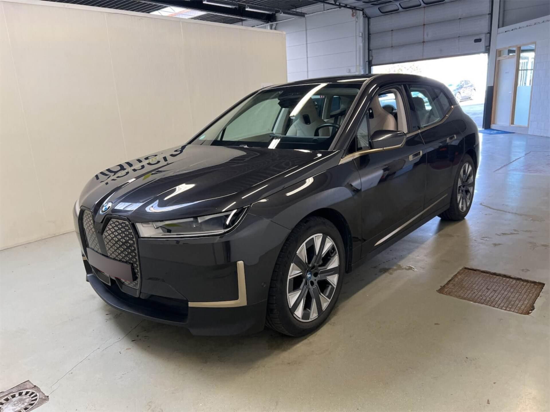 BMW iX, xDrive40 Edition - fotka 2