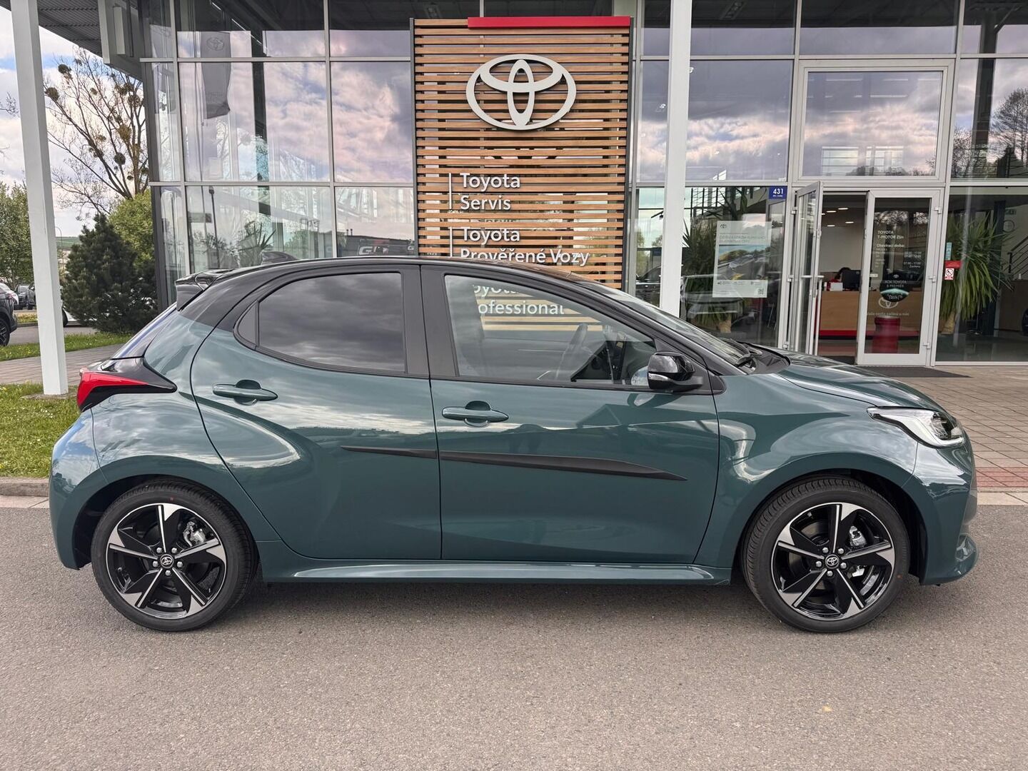 Toyota Yaris, 1.5 Executive VIP - fotka 2