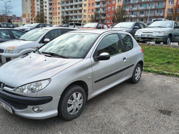 Peugeot 206 na opravu, díly