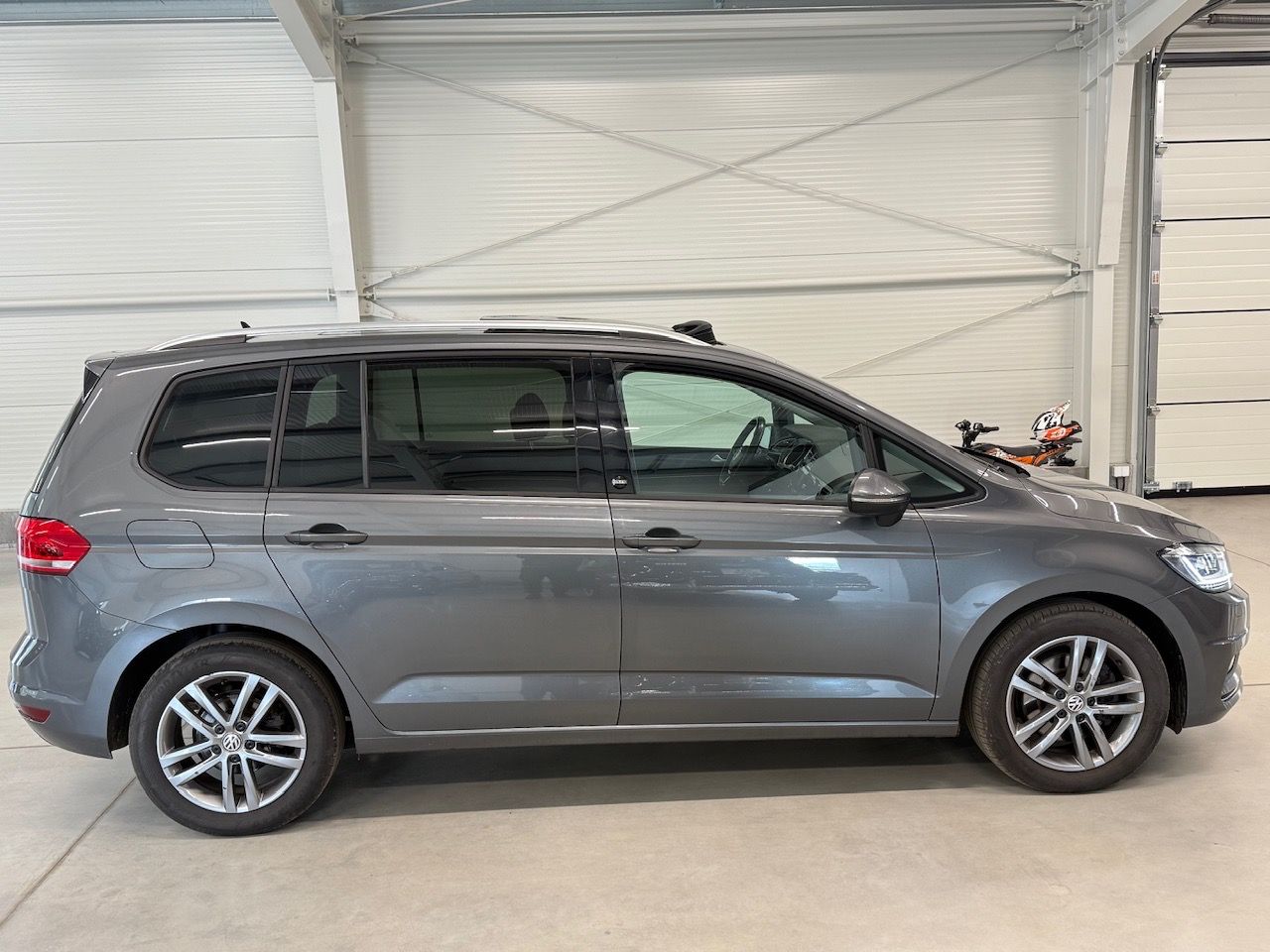 Volkswagen Touran, 2.0TDI, edice SOUND, 7 MÍST - fotka 6