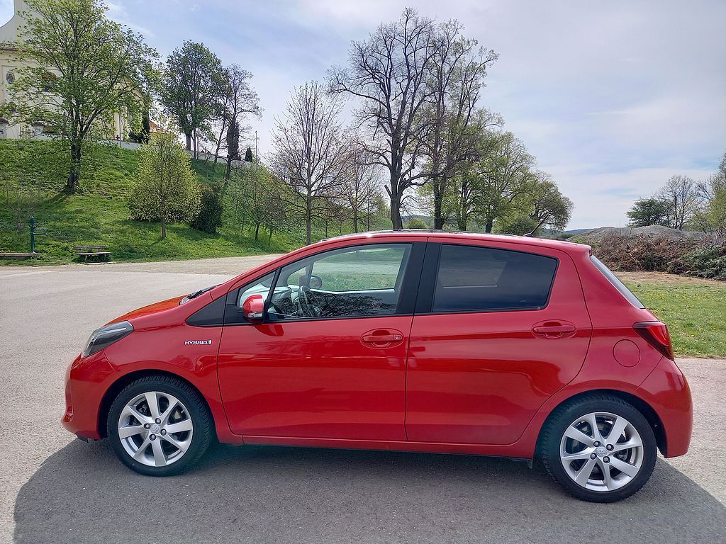 Toyota Yaris, 1,5i Hybrid +SERVIS Toyota TOP - fotka 5