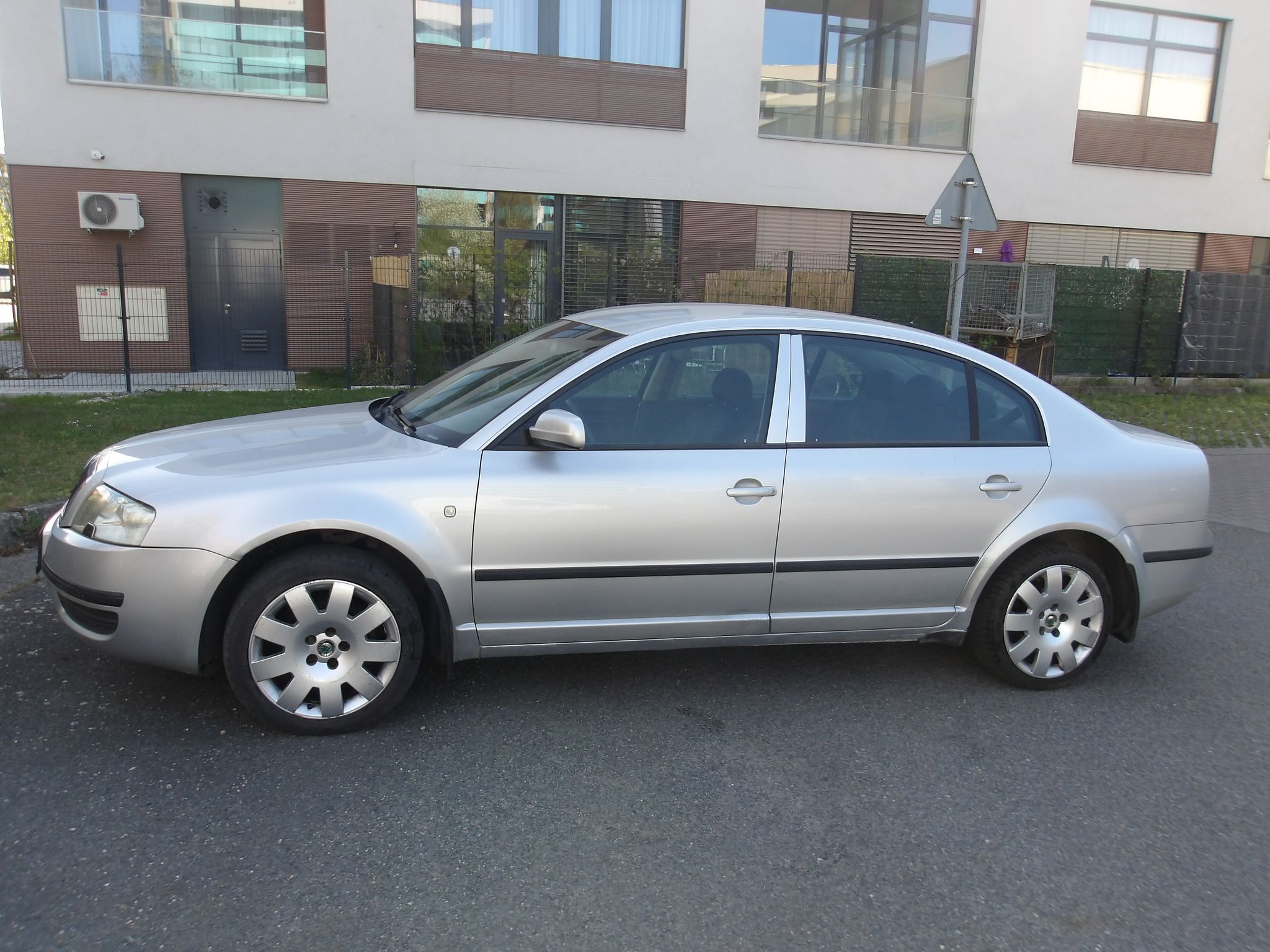 Škoda Superb, 1,9TDi 96kW ! - fotka 3
