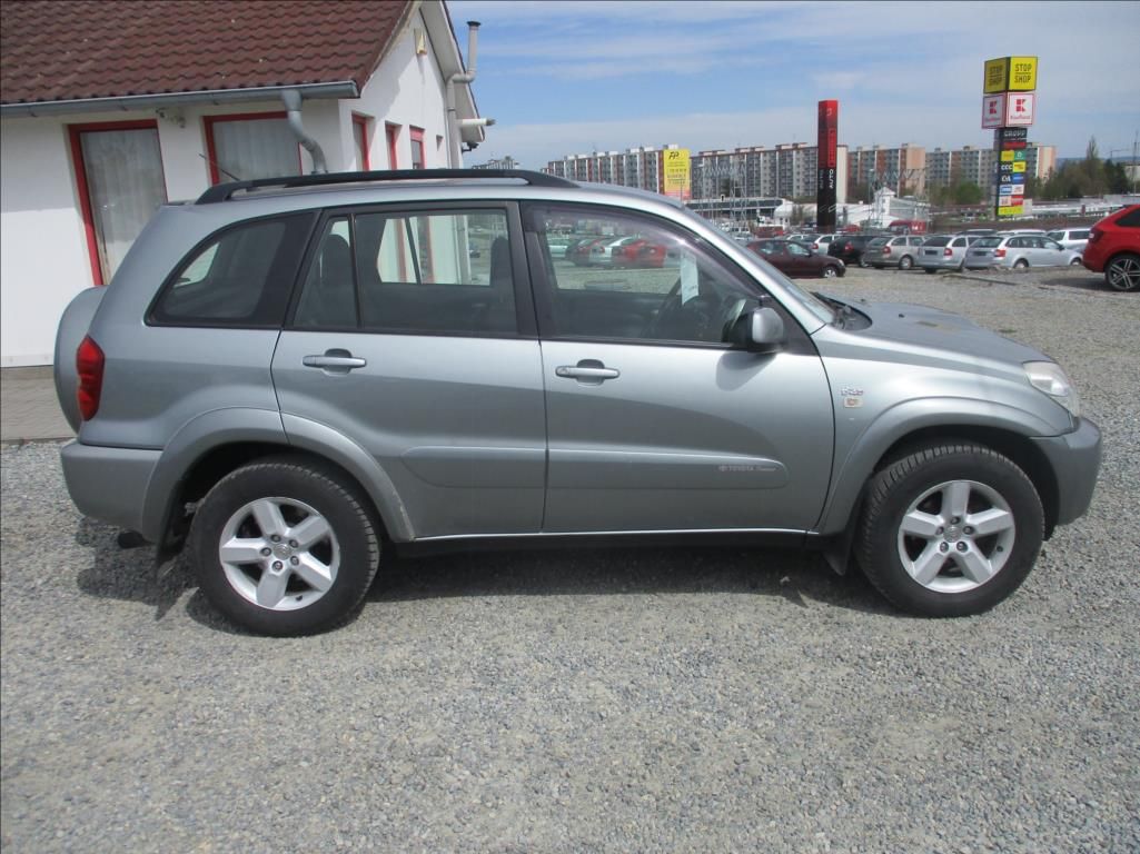 Toyota Rav4, 2,0 D4D, 4x4,digiklima,tažné, - fotka 4