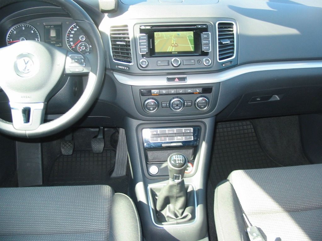 Volkswagen Sharan, 2.0 TDI - 7míst,NAVI,1MAJITEL - fotka 5