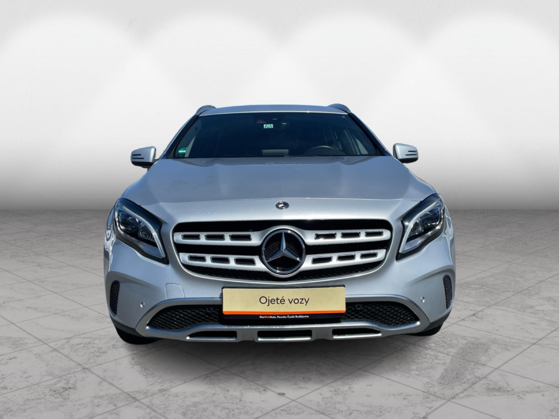 Mercedes-Benz GLA, 180 i - fotka 4