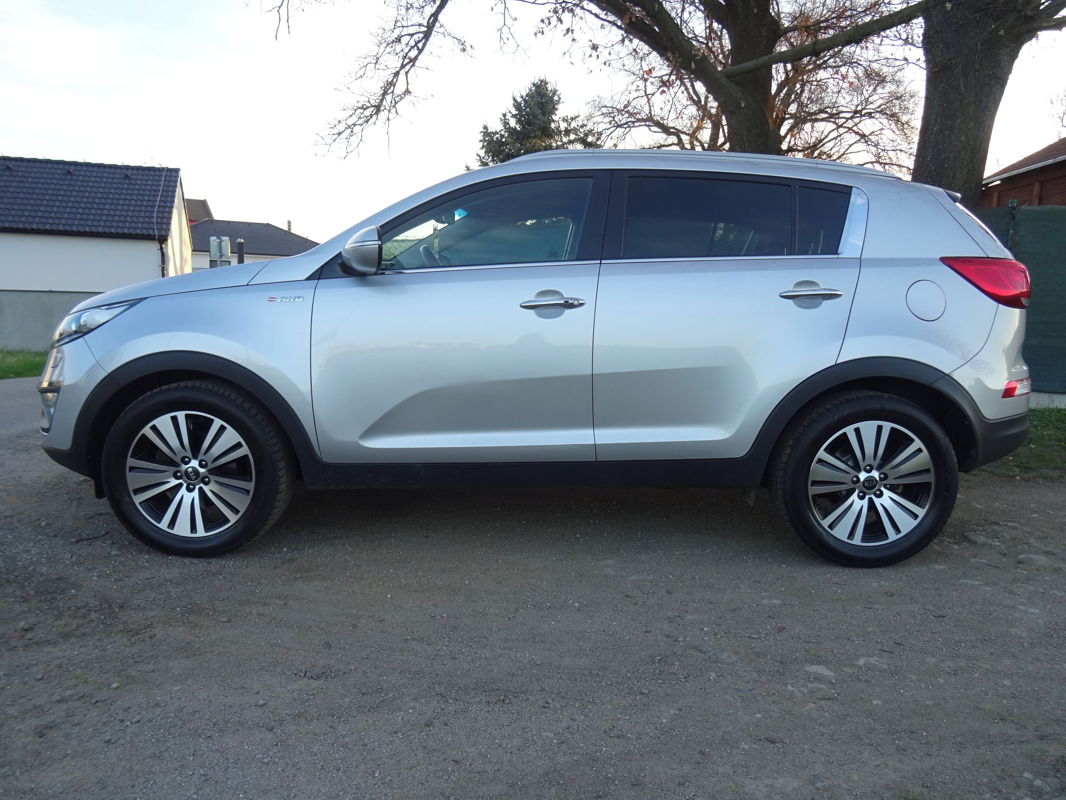 Kia Sportage, 2,0 CRDi 4x4 pěkná výbava - fotka 6