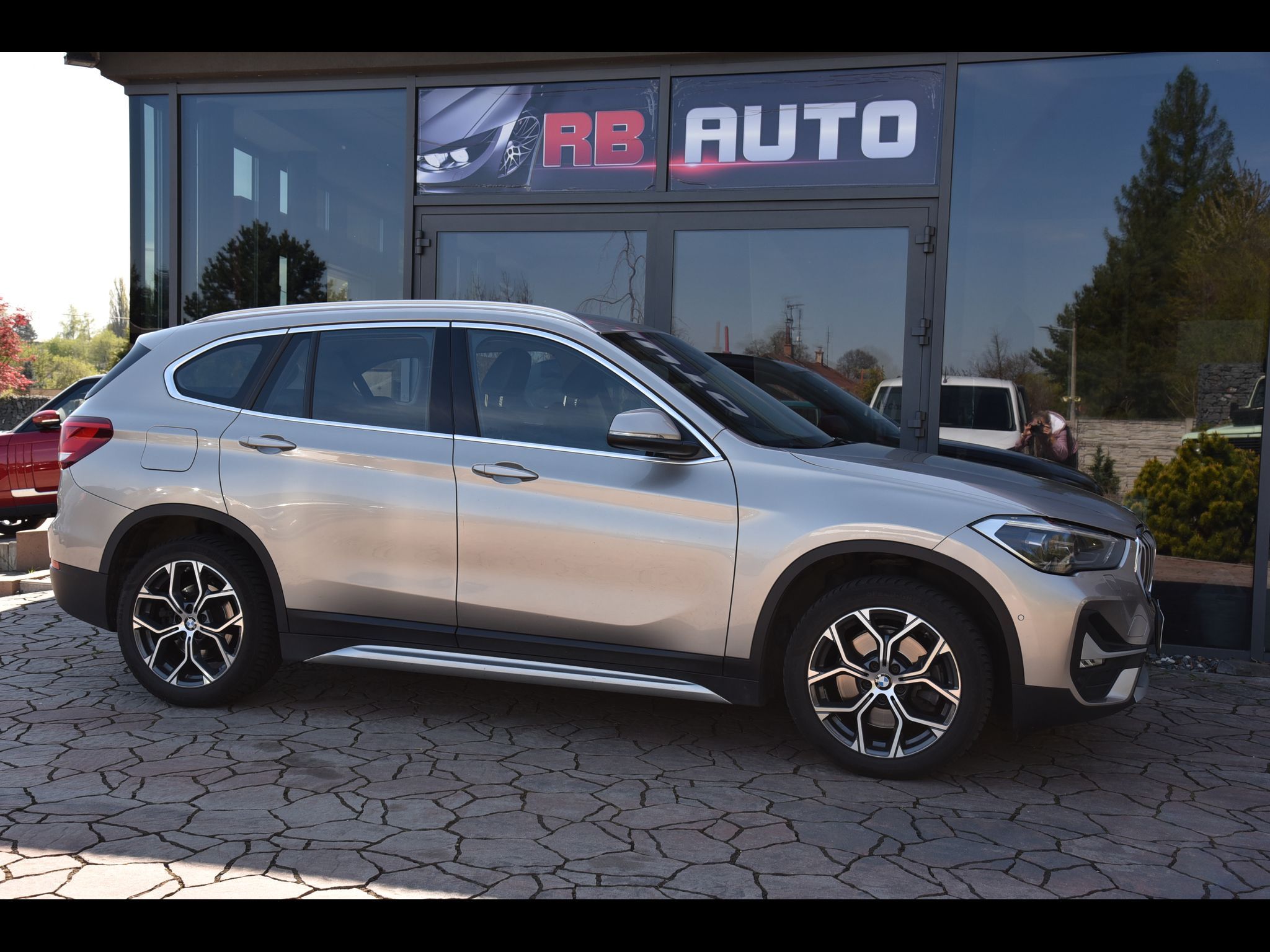 BMW X1, XDRIVE 140kw aut - fotka 4