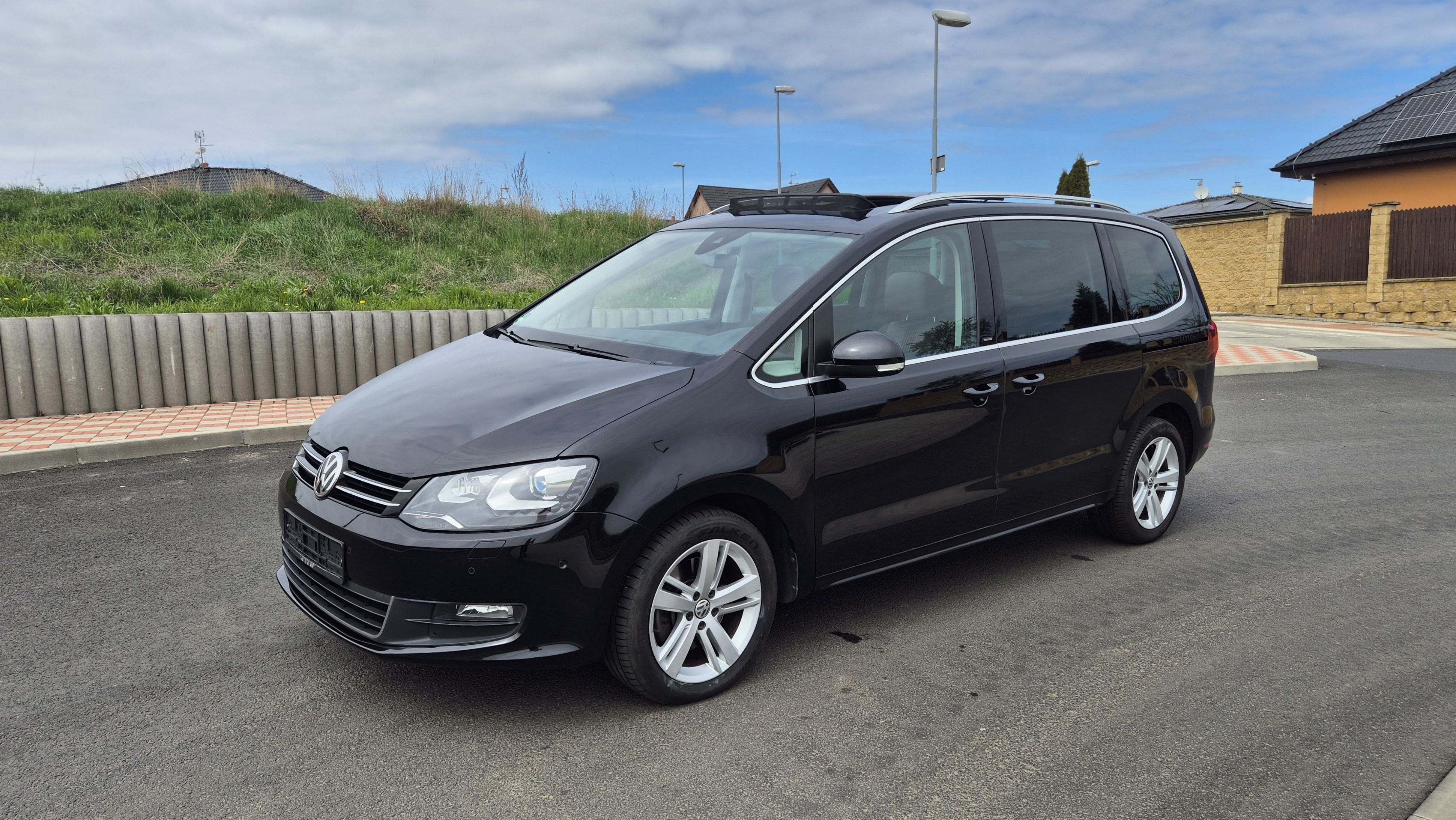 Volkswagen Sharan, 2,0tdi Allstar,DCC,Xenon,tažné - fotka 2