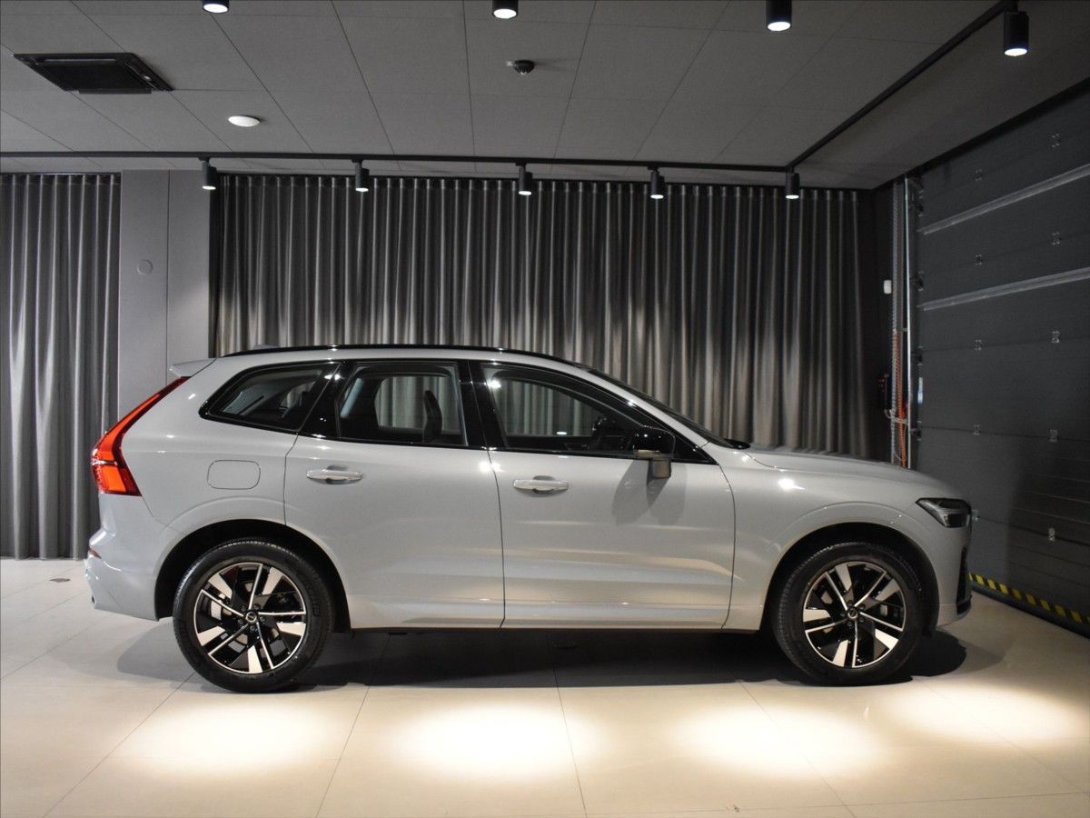 Volvo XC60, 2,0 B5 AWD PLUS - fotka 3