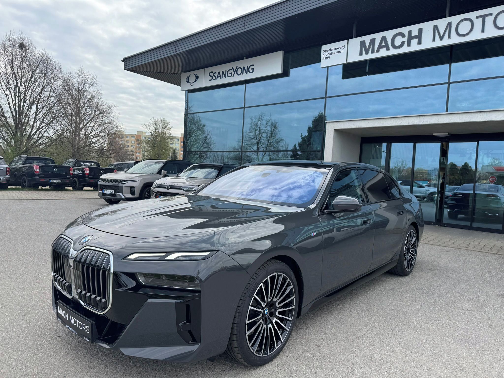BMW Řada 7, 740d xDrive  TV TOP - fotka 2