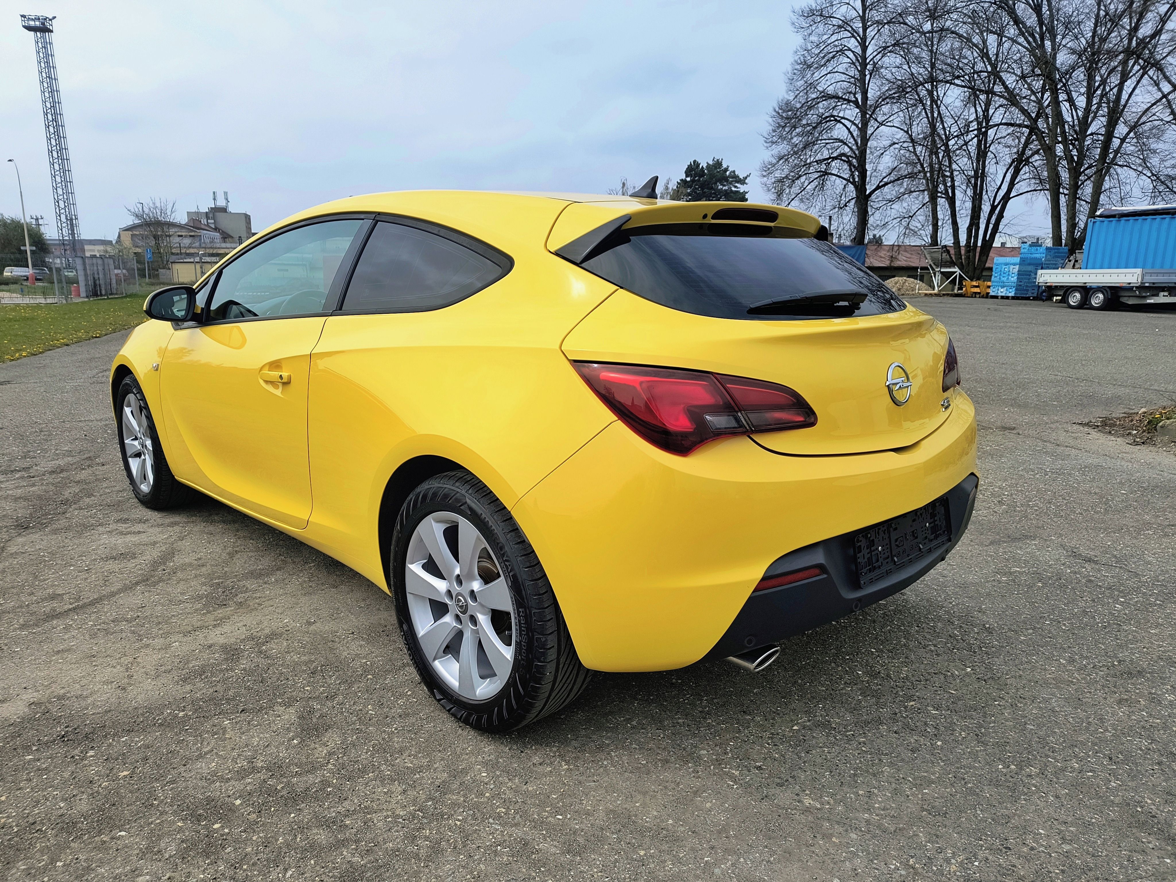 Opel Astra, GTC 1.6 Turbo 132kw - fotka 5