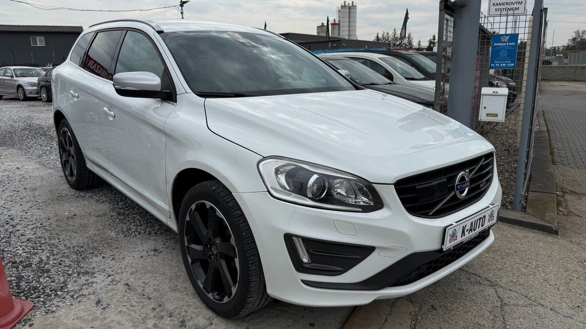 Volvo XC60, 2.4D 158kW *Nové v ČR*Tažné* - fotka 3
