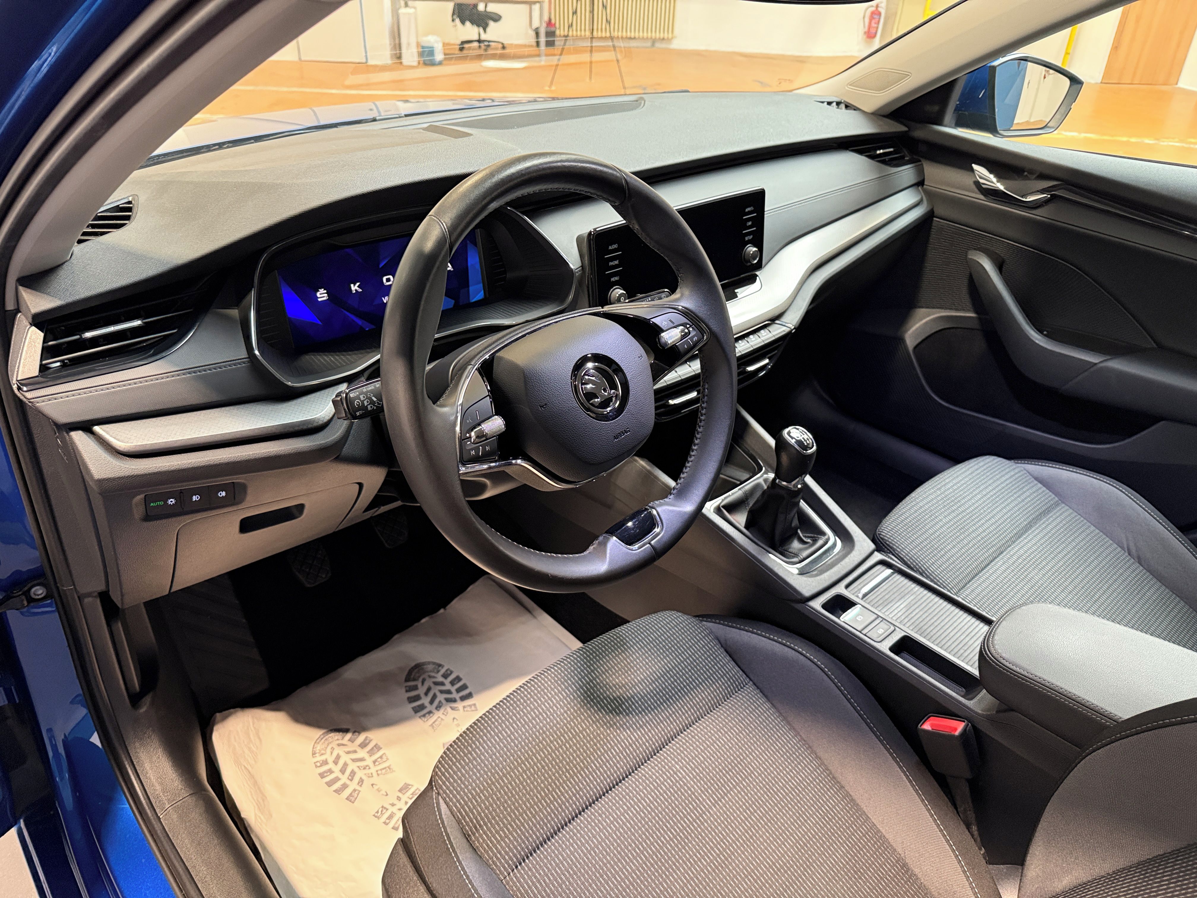 Škoda Octavia, 2.0 TDI 85kW Ambition Combi - fotka 6
