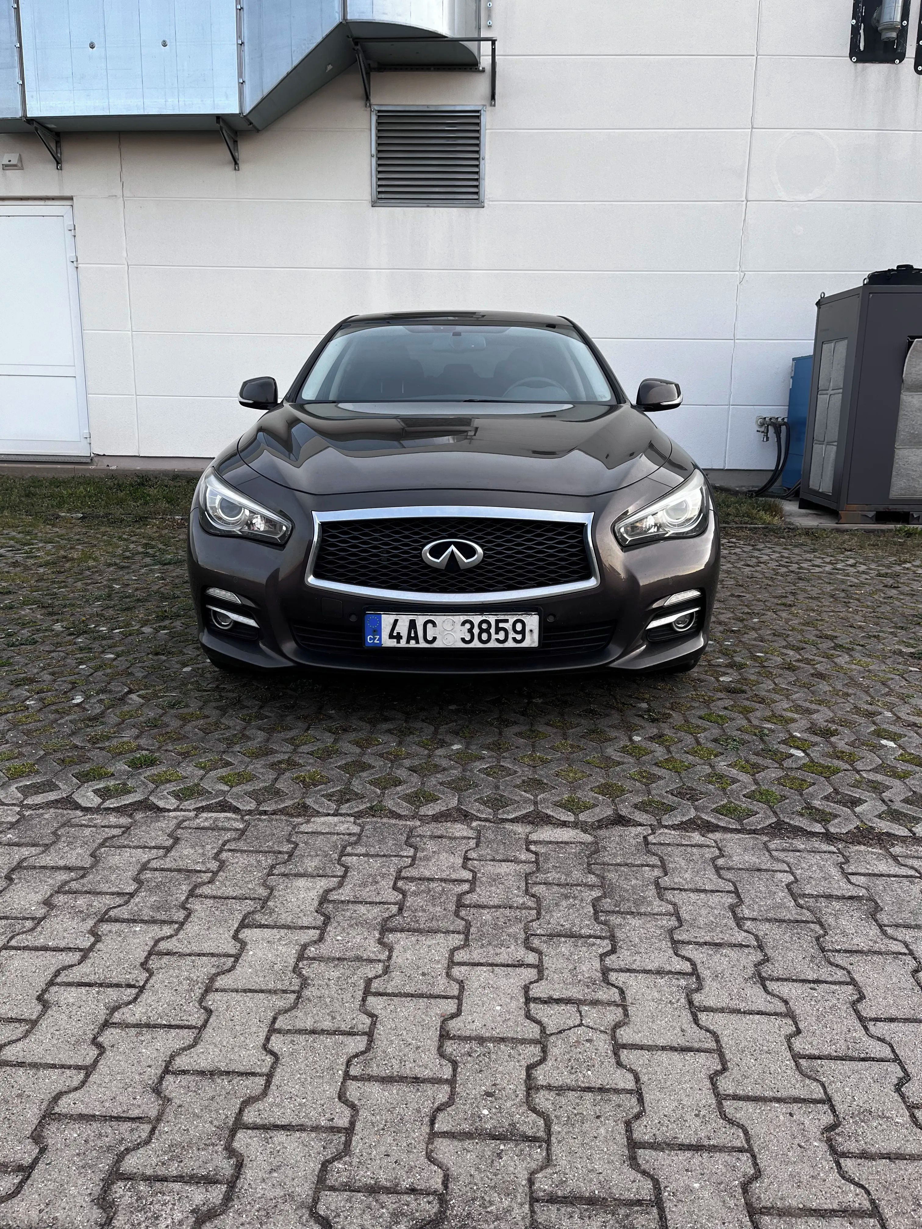 Infiniti Q50 - fotka 3
