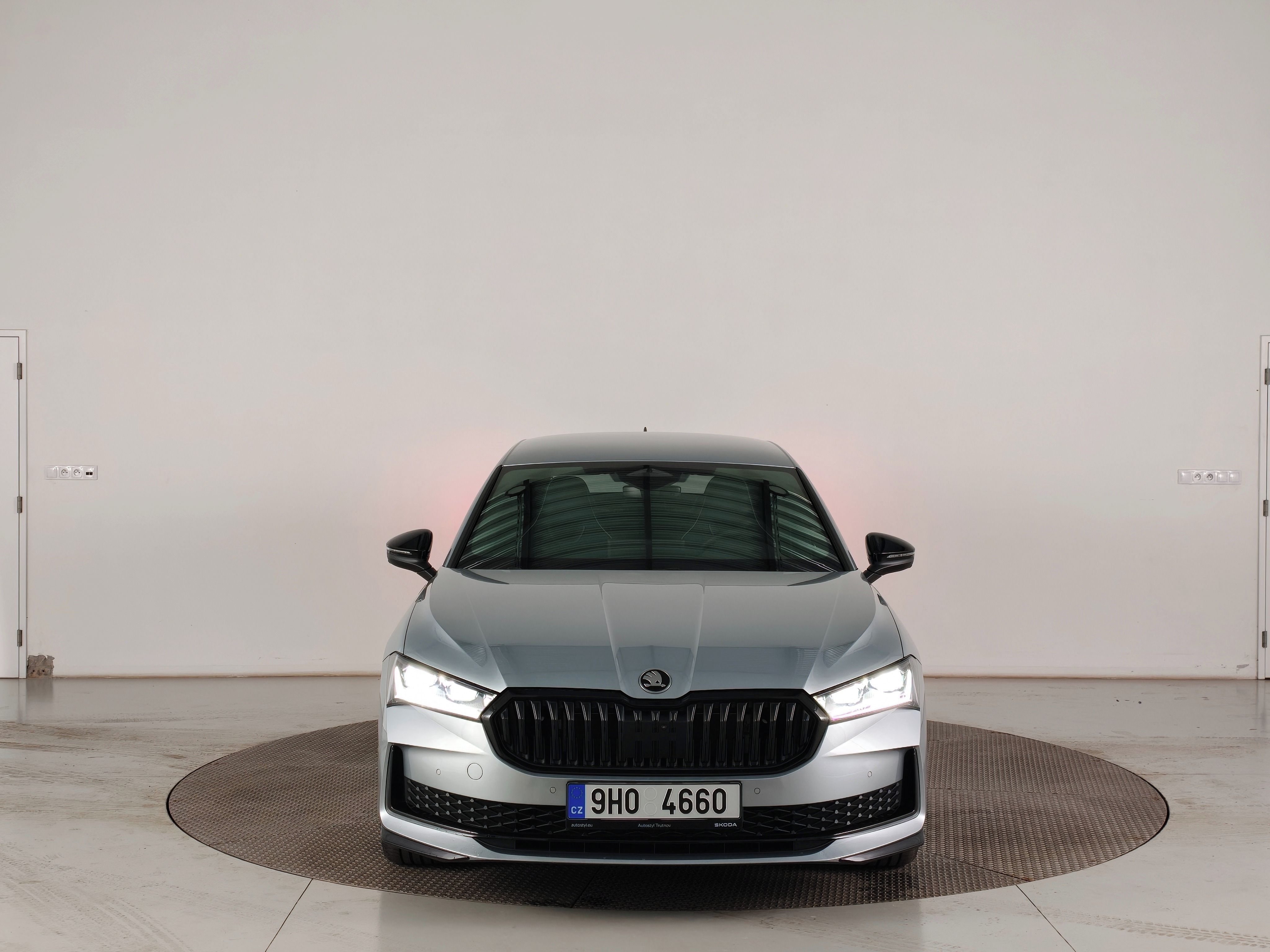 Škoda Superb, Sportline 2.0TDI 110kW DSG - fotka 2