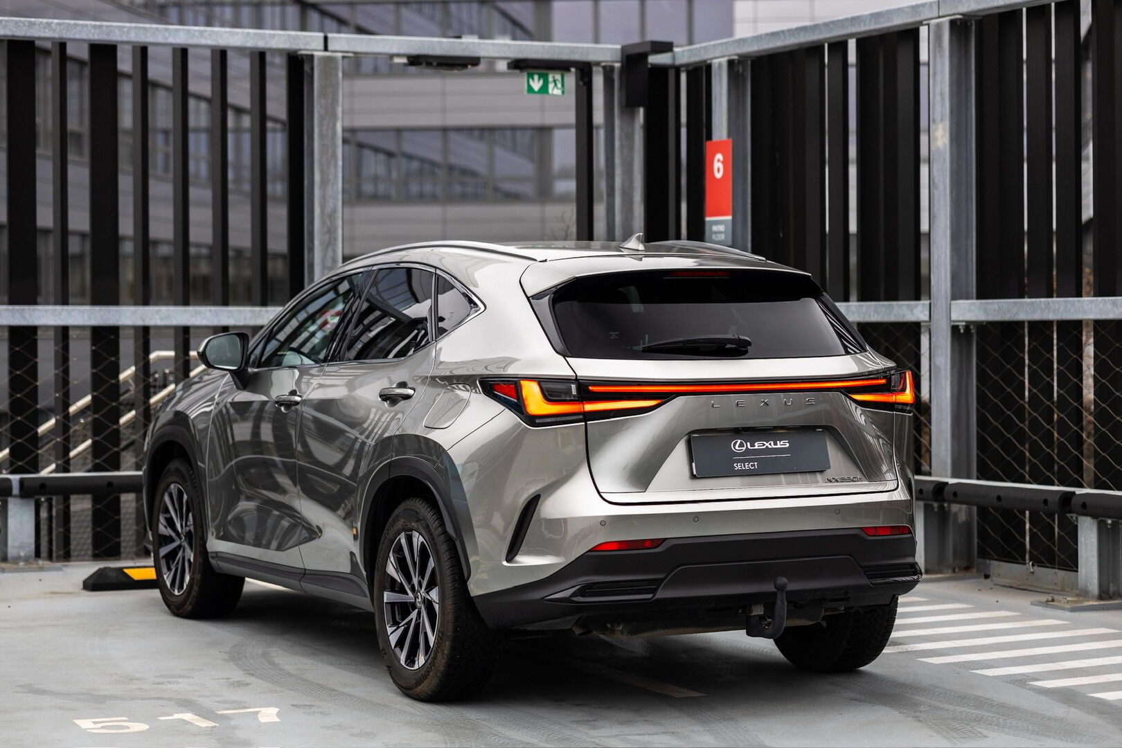 Lexus NX 350h, 350H 2,5 HEV EXECUTIVE PLUS - fotka 6
