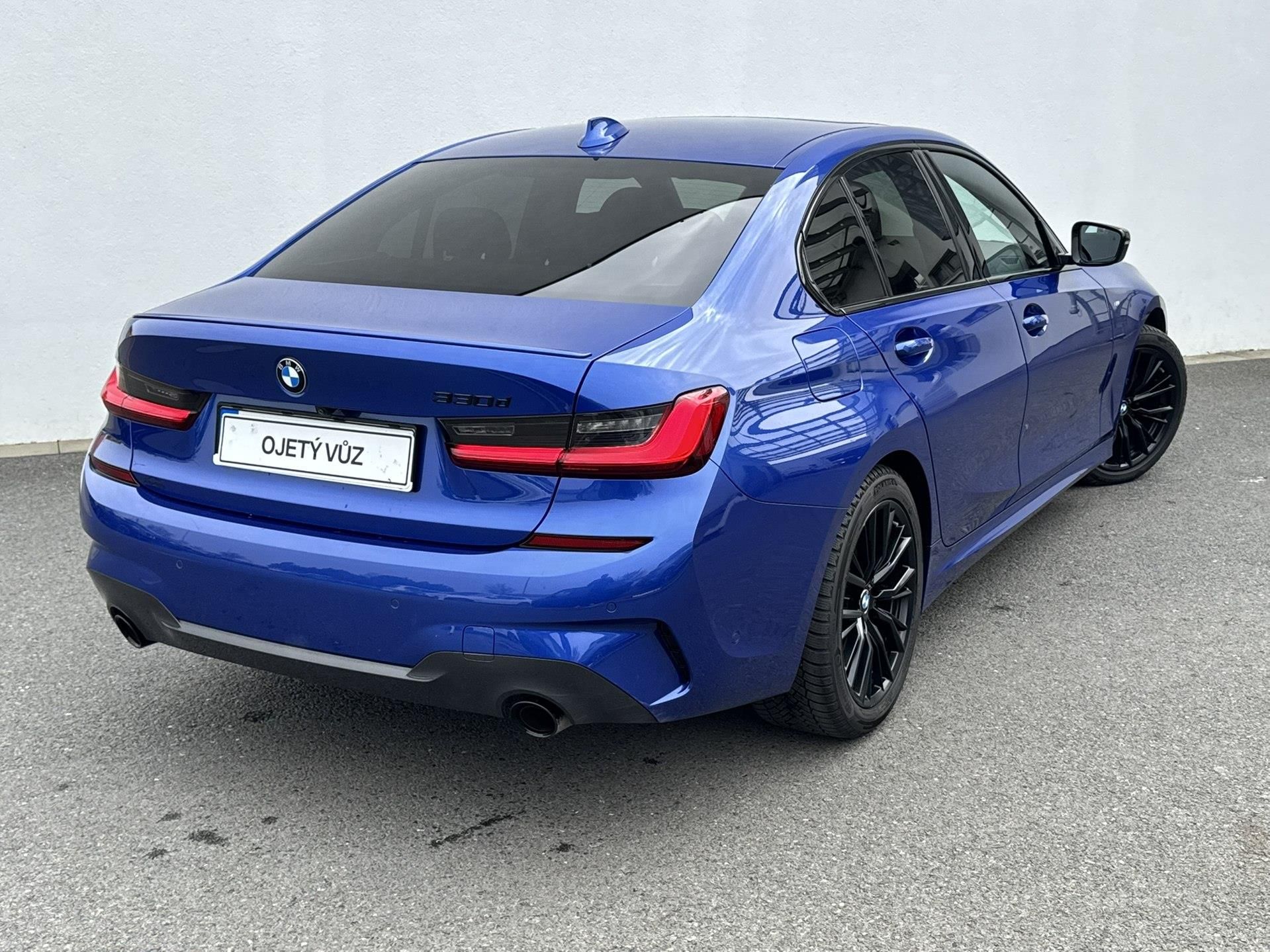BMW Řada 3, 330d Sedan Mpaket - fotka 2