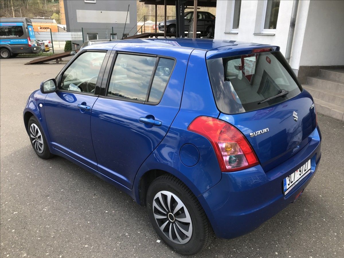 Suzuki Swift, 1,3 i 67kW 5dv. AC - fotka 5